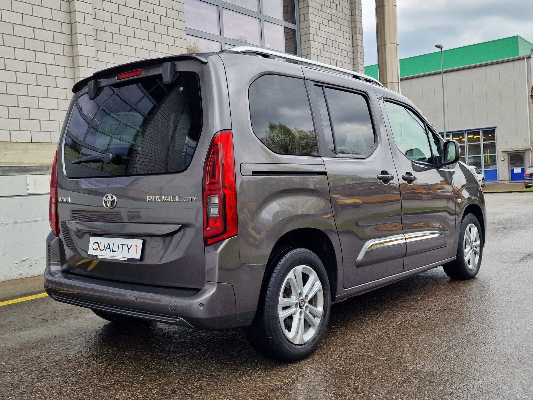 TOYOTA Proace City Verso 1.2-image-4