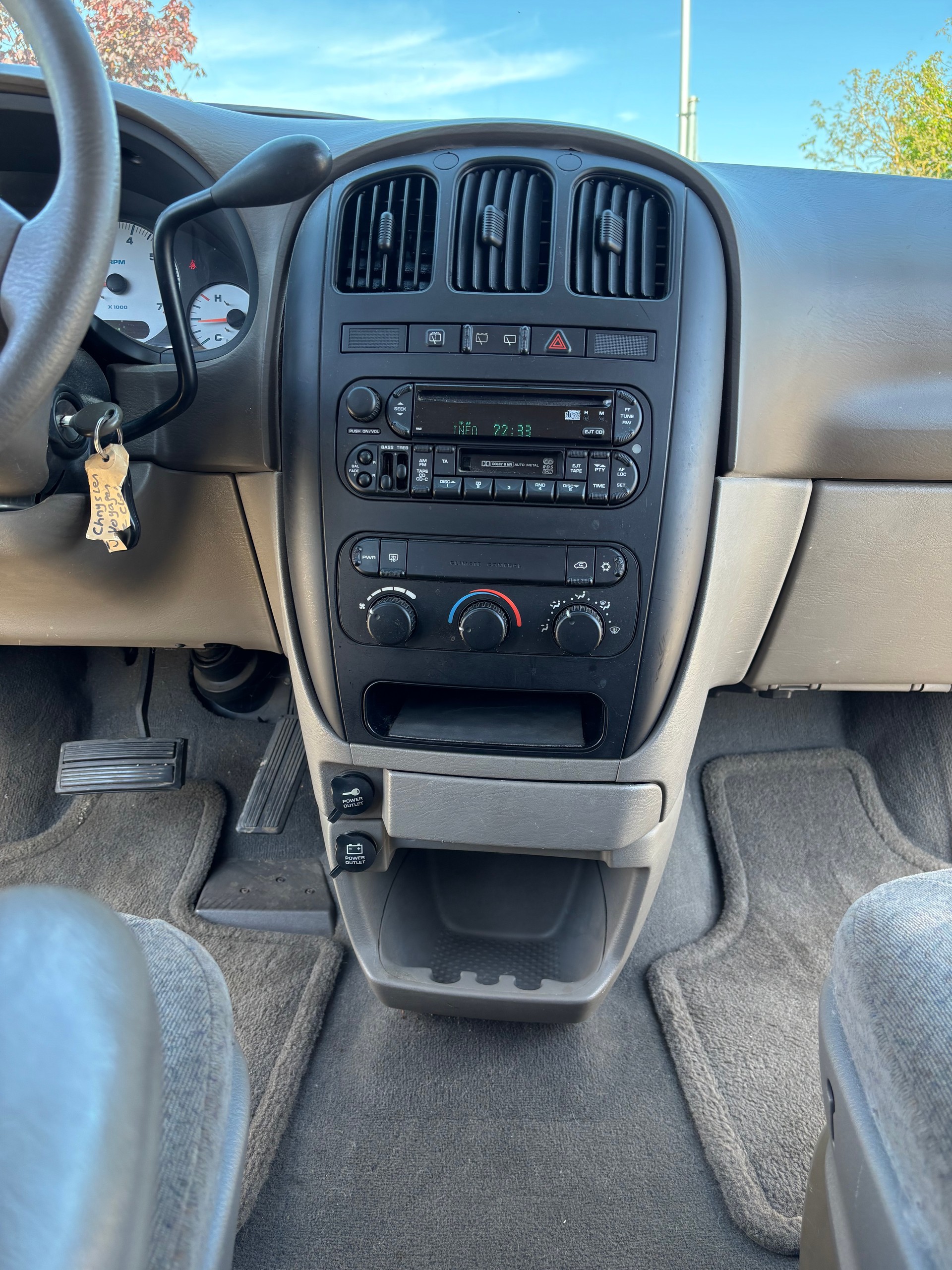 CHRYSLER Voyager 2.4 SE-image-8