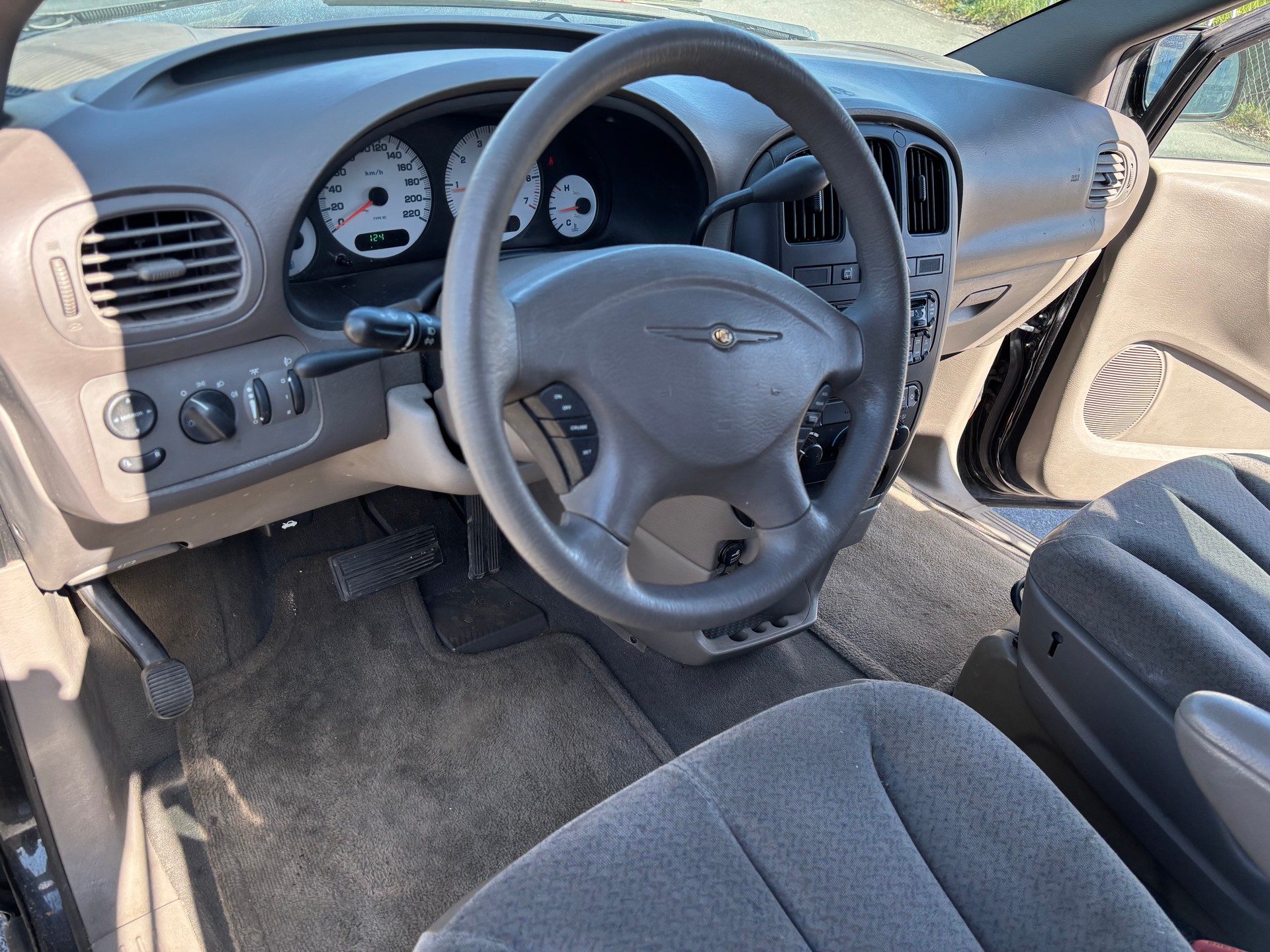 CHRYSLER Voyager 2.4 SE-image-9