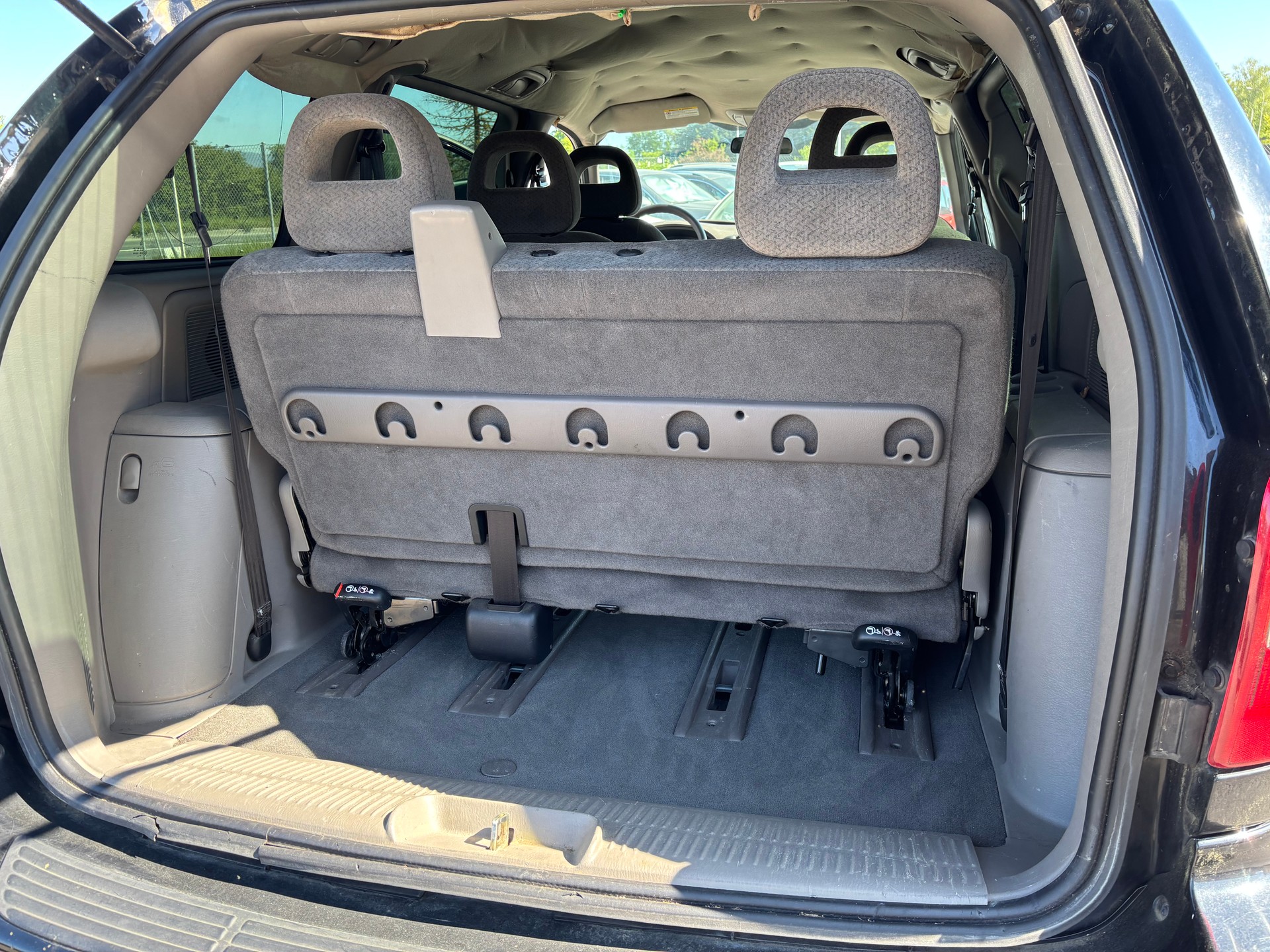 CHRYSLER Voyager 2.4 SE-image-16