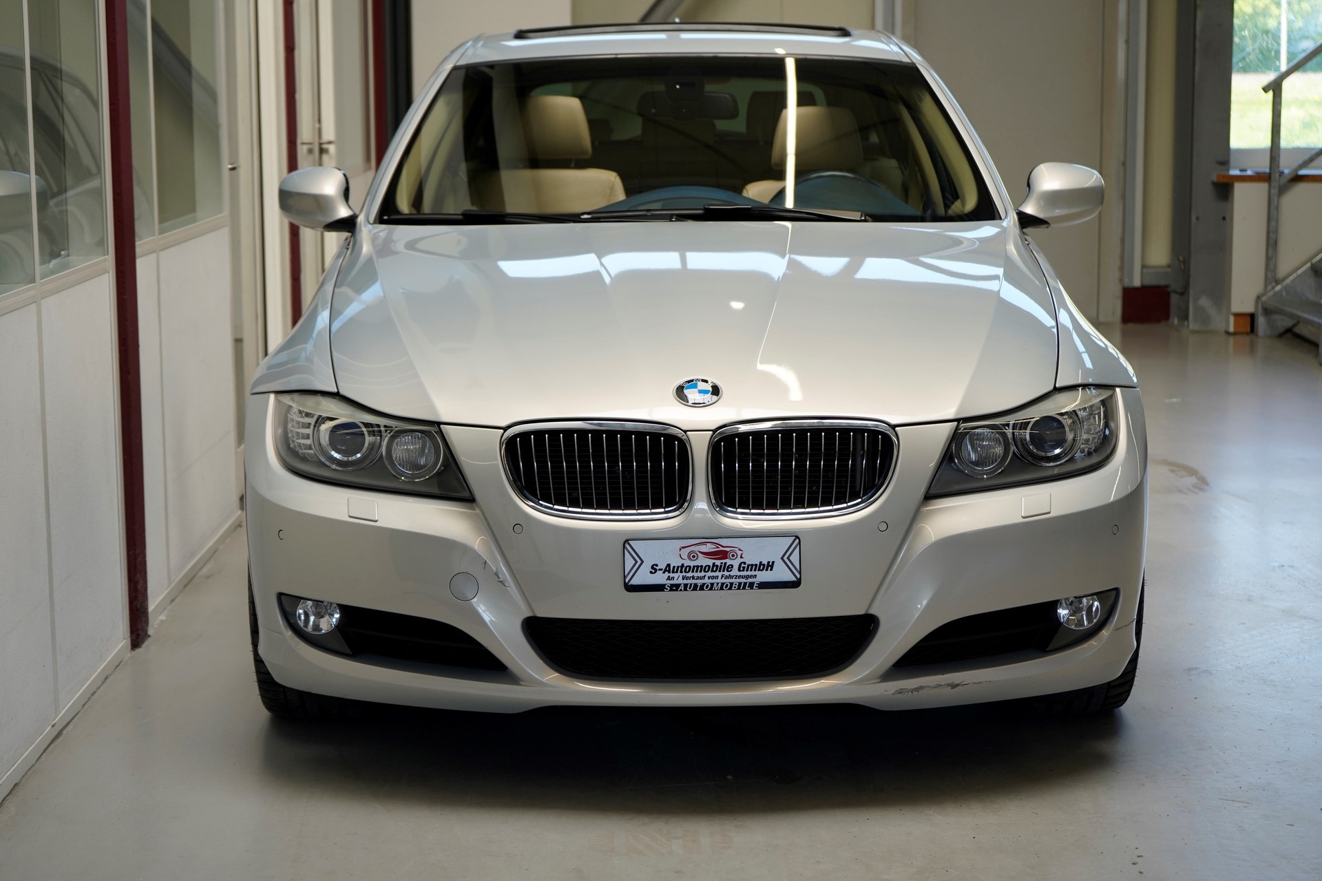 BMW 330i xDrive Touring Steptronic-image-2