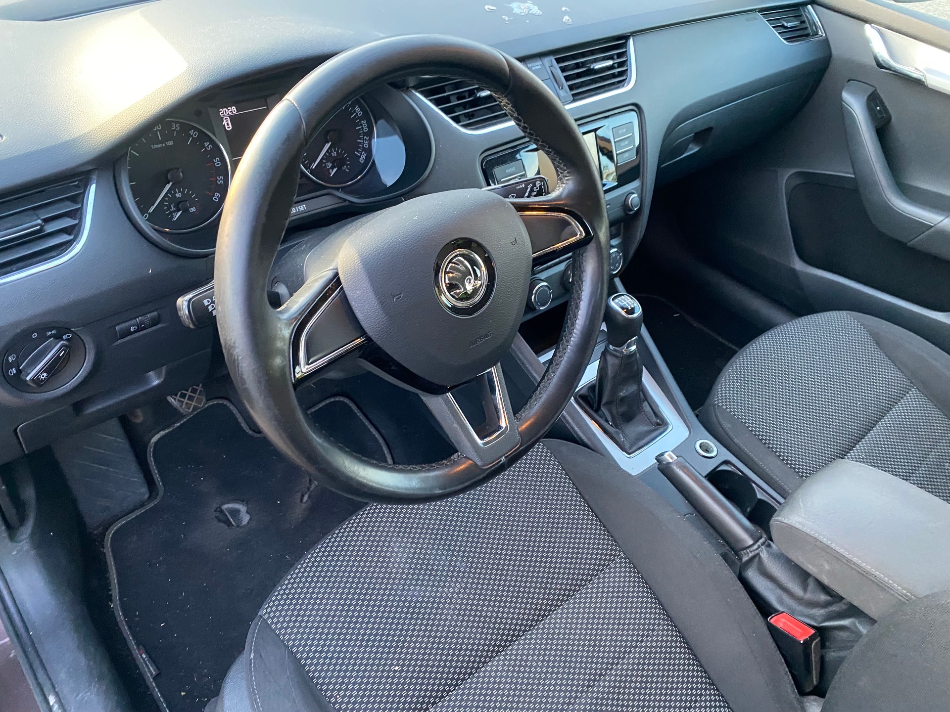 SKODA Octavia Combi 2.0 TDI Laurin & Klement-image-4