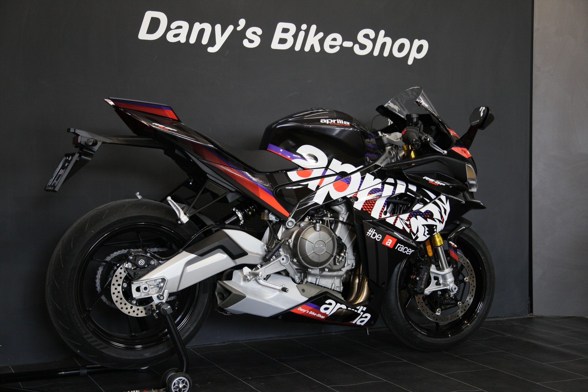 APRILIA RS GP 660 Bezzechi black Rims E5+ (105ps)-showroom-element-3