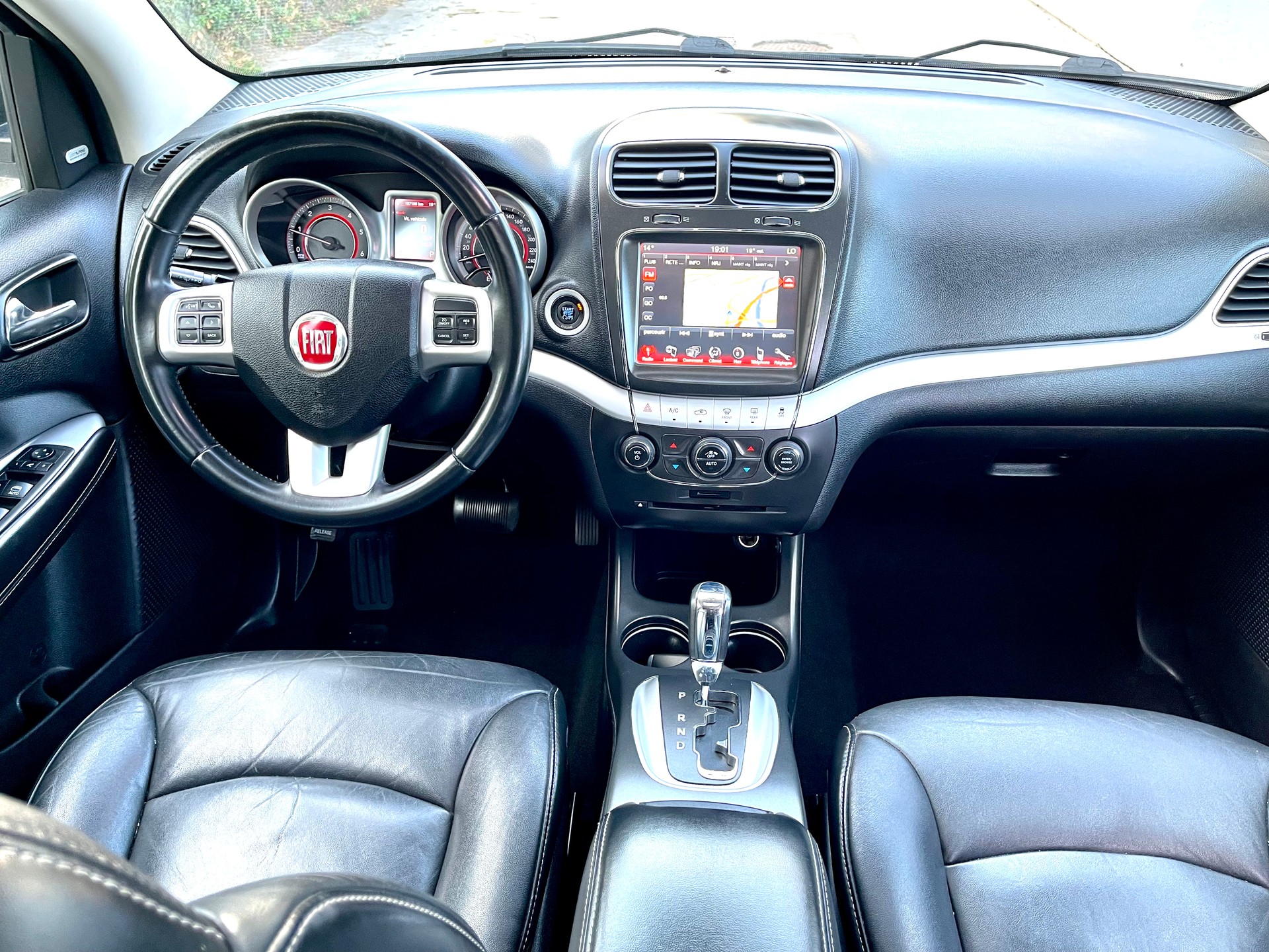 FIAT Freemont 2.0 MJ Park Avenue AWD Automat-showroom-element-1