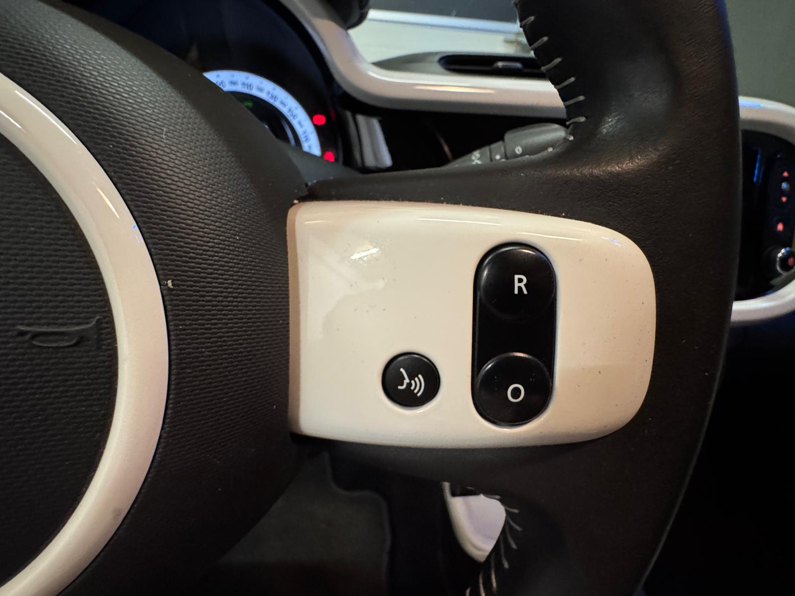 RENAULT Twingo 0.9 90th Anniversary-image-17