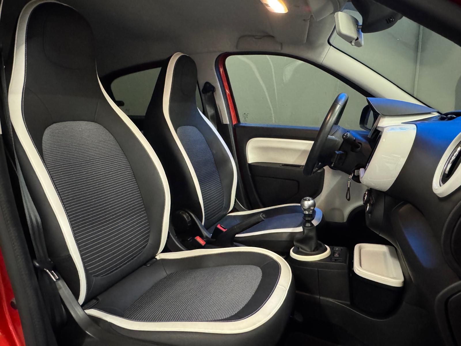 RENAULT Twingo 0.9 90th Anniversary-image-10