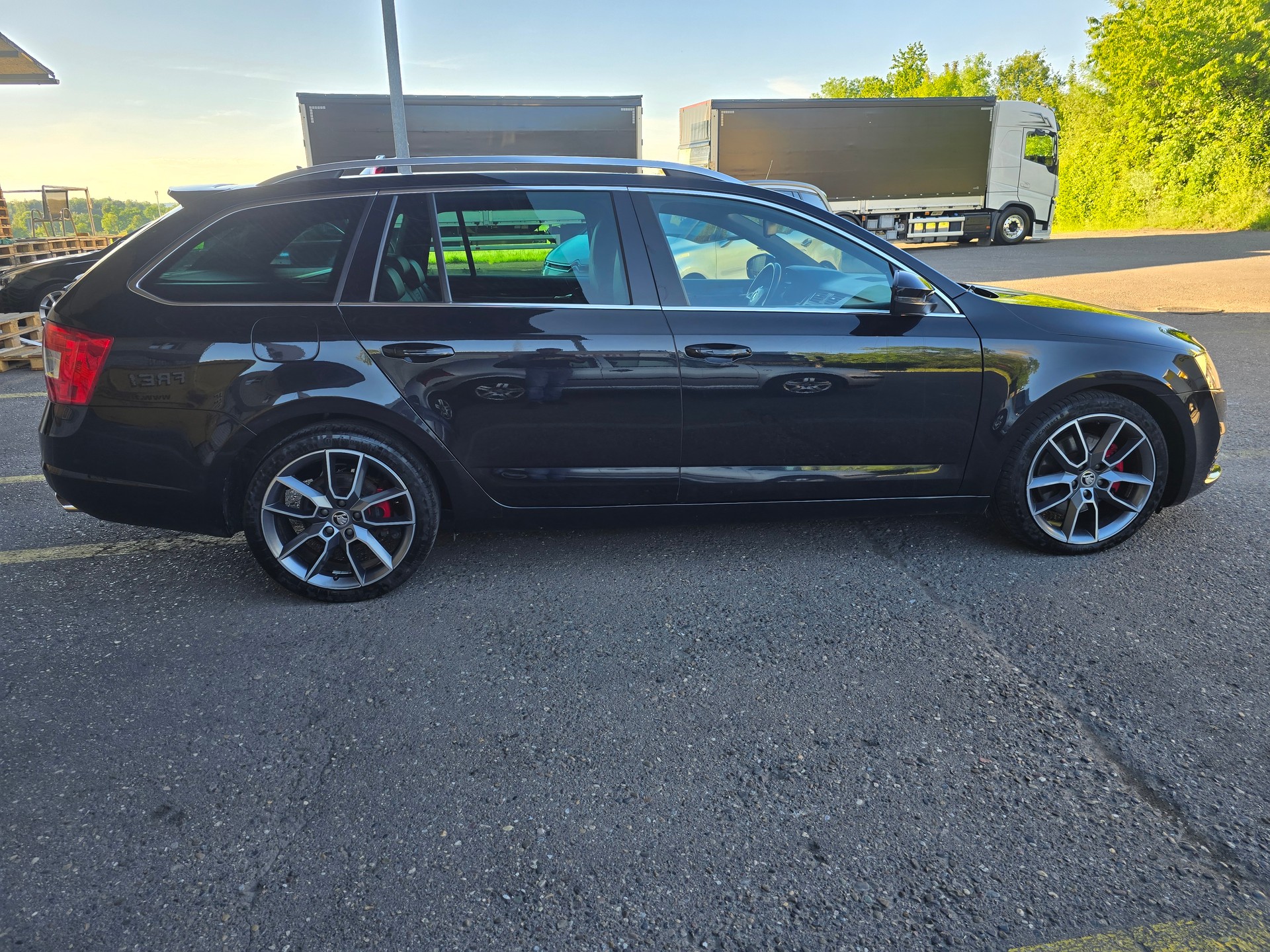 SKODA Octavia Combi 2.0 TDI RS 4x4 DSG-image-8