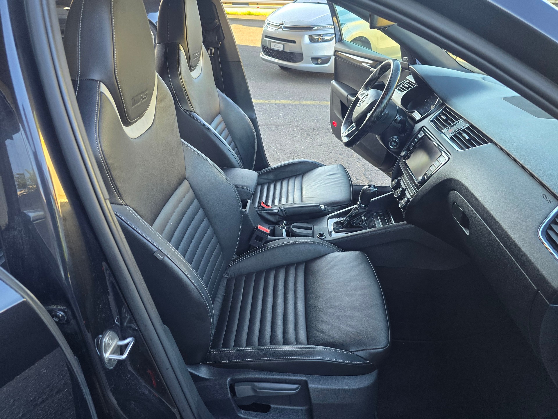 SKODA Octavia Combi 2.0 TDI RS 4x4 DSG-image-16