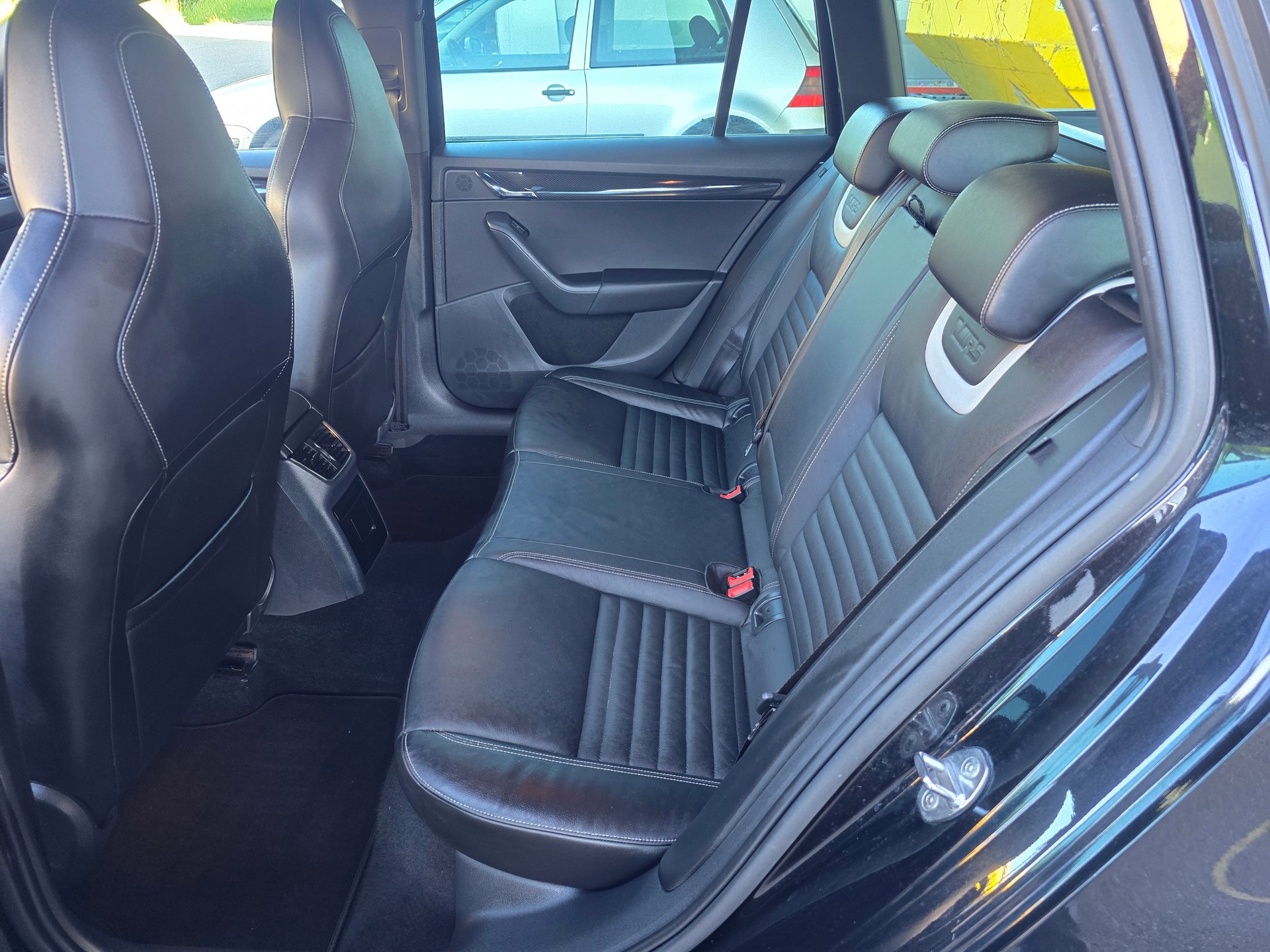 SKODA Octavia Combi 2.0 TDI RS 4x4 DSG-image-15
