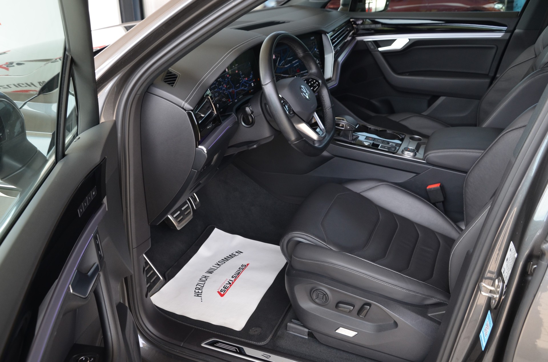 VW Touareg 3.0 TDI R Line Tiptronic*Ab MFK,VW Werksgarantie bis 26.01.2028 oder 100'000km*-image-10