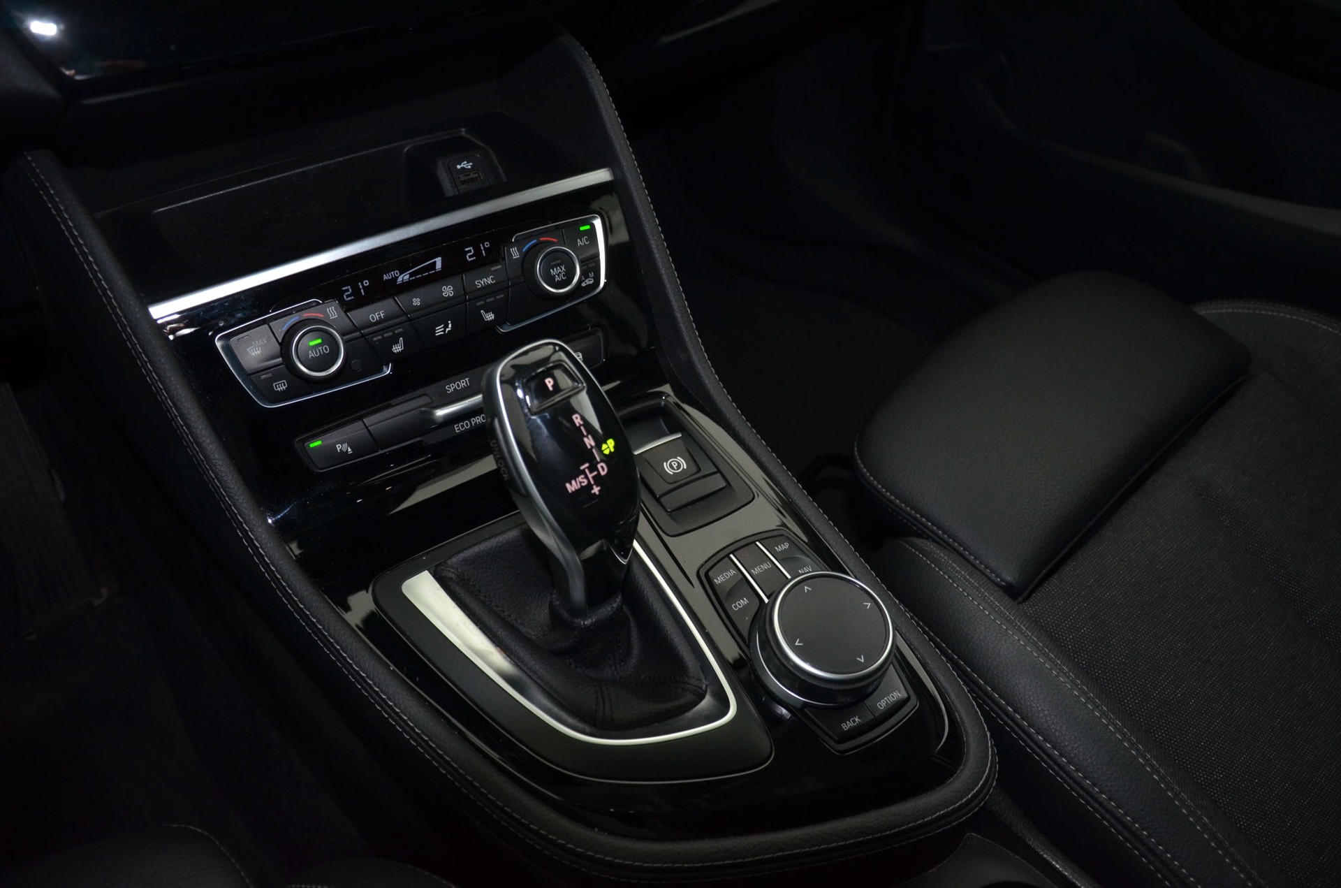 BMW 218d xDrive Gran Tourer Steptronic Sport Line-image-23