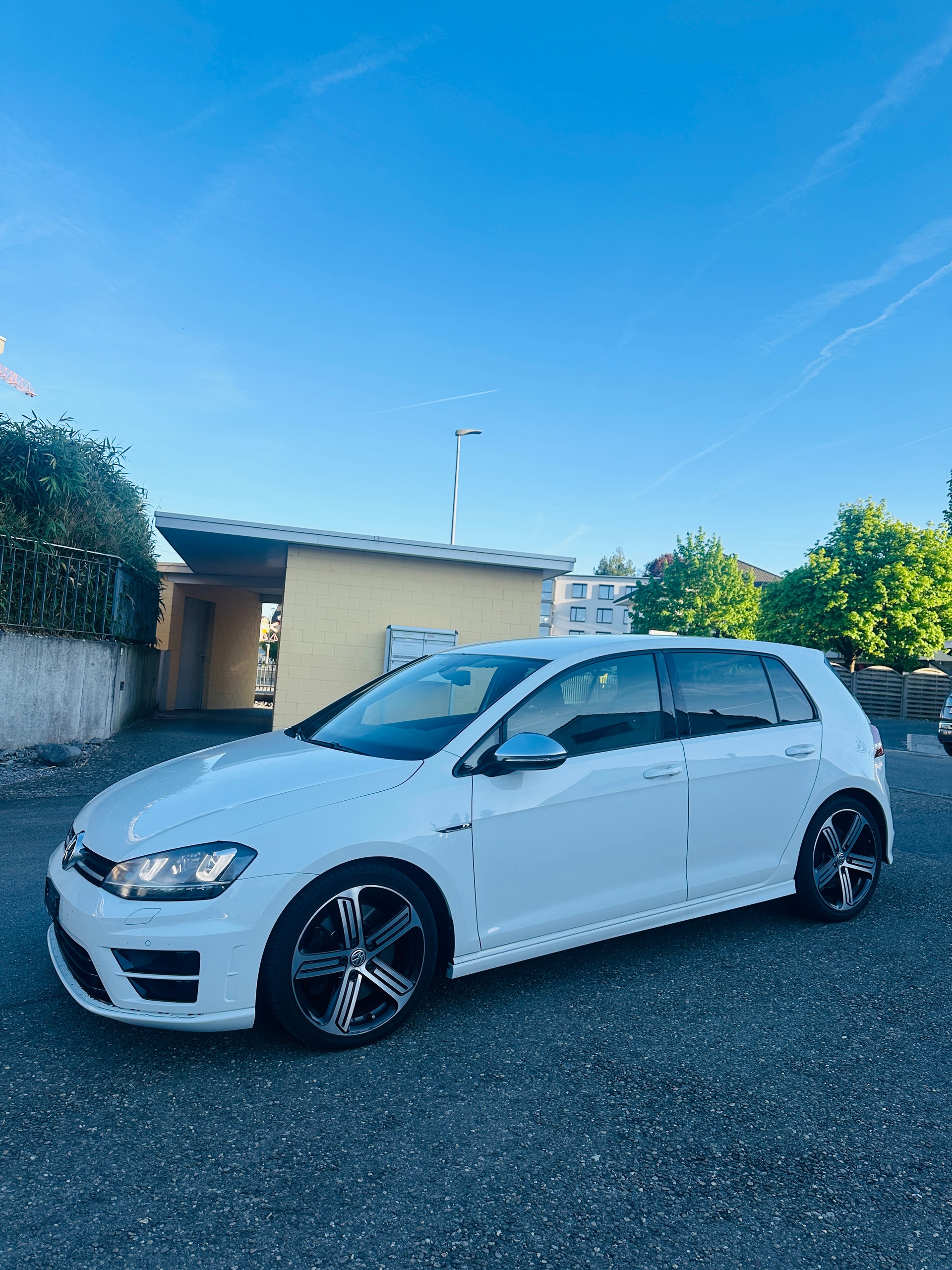 VW Golf 2.0 TSI R 4Motion DSG-image-2