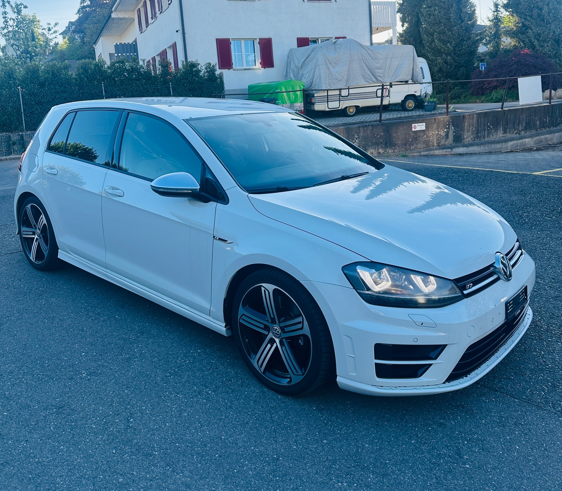 VW Golf 2.0 TSI R 4Motion DSG-image-1
