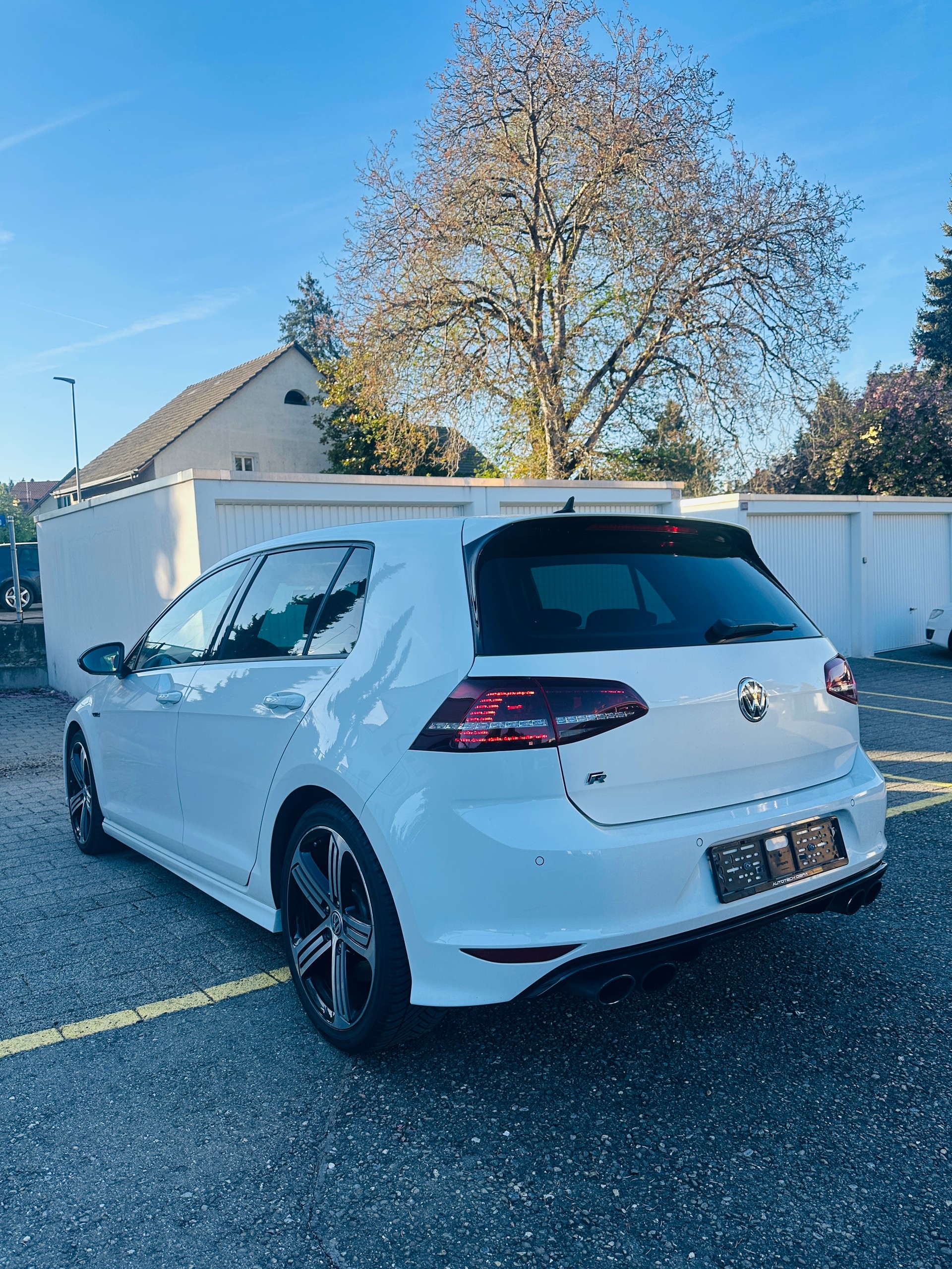 VW Golf 2.0 TSI R 4Motion DSG-image-8