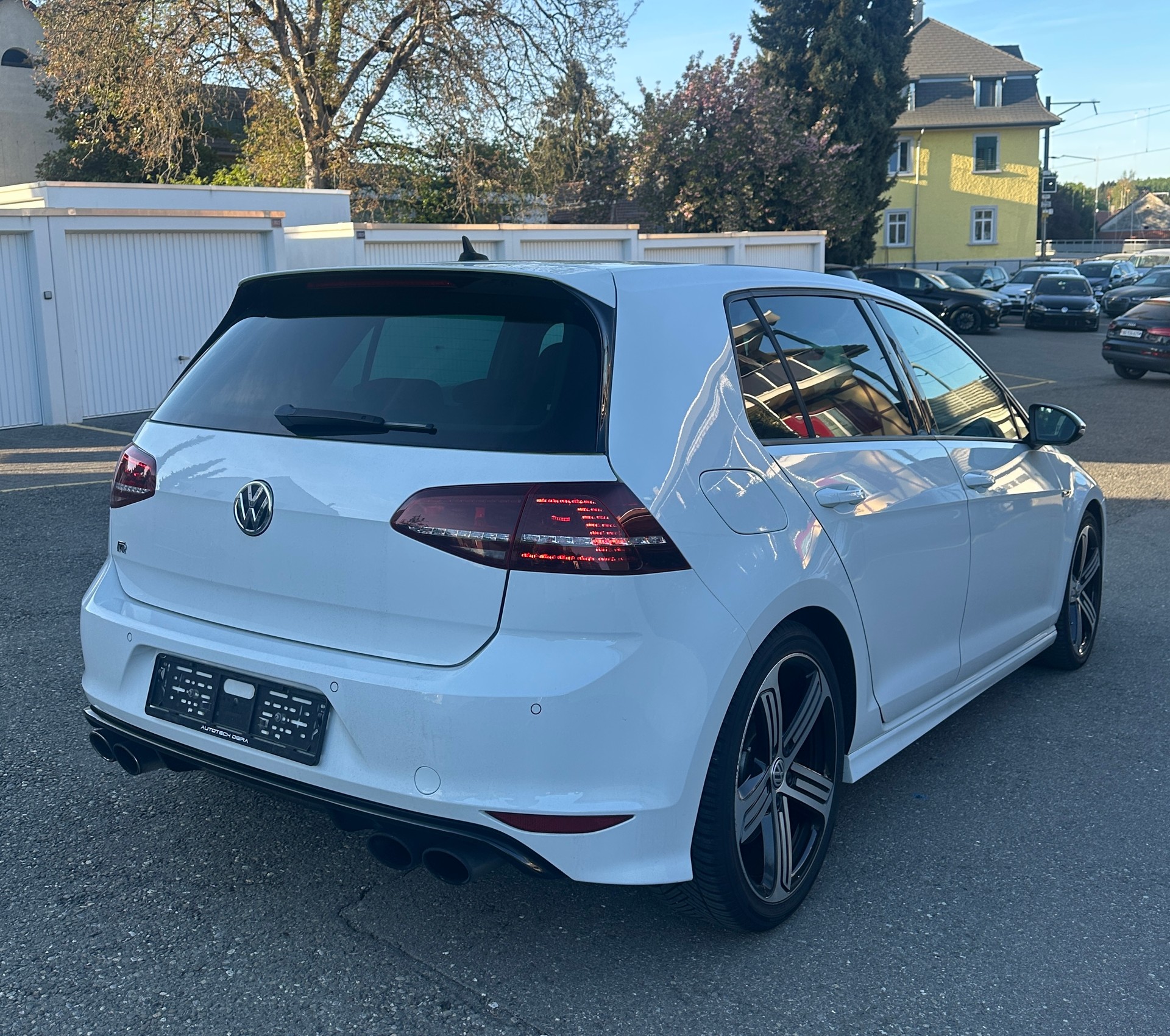 VW Golf 2.0 TSI R 4Motion DSG-image-6