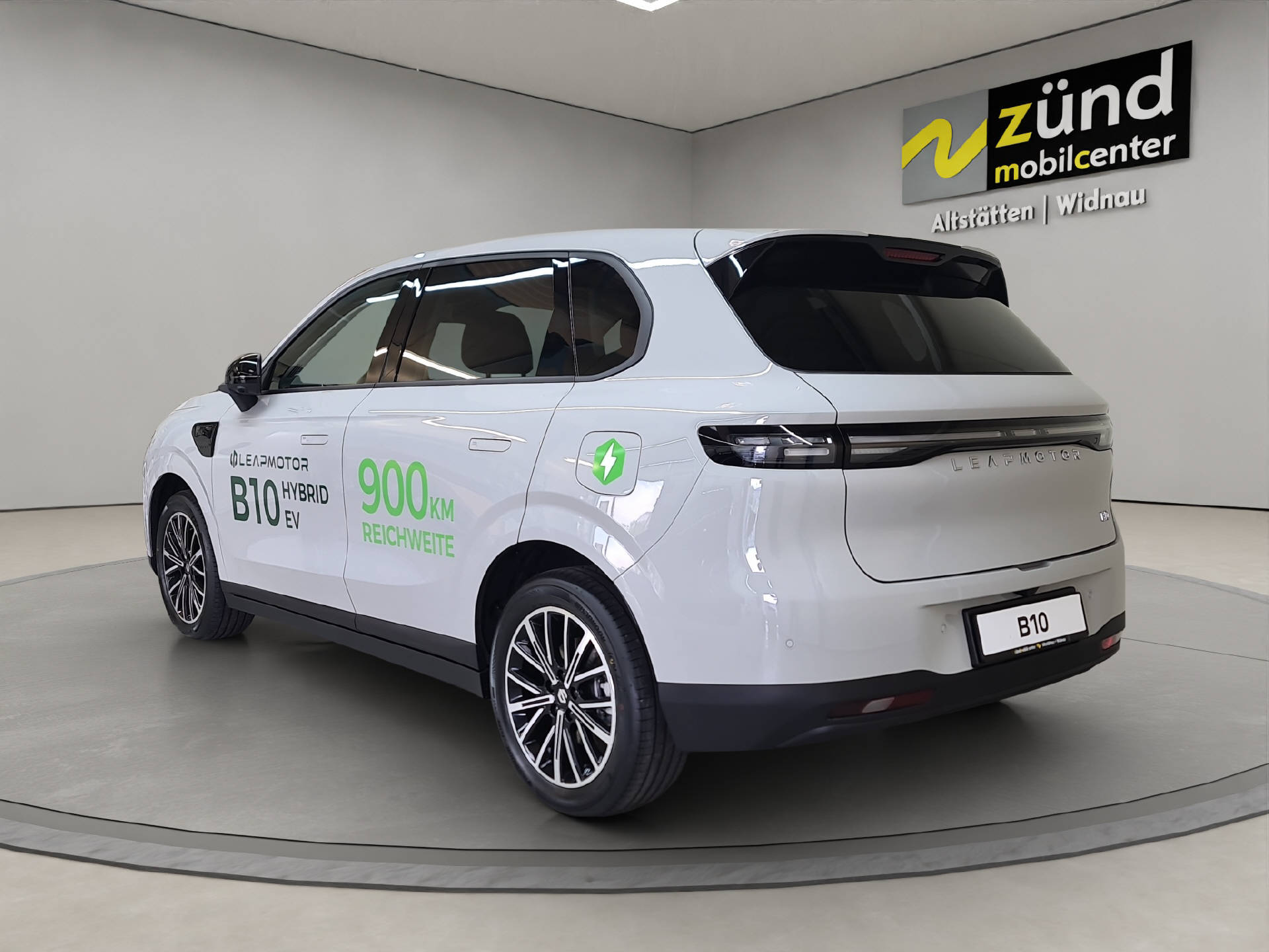 LEAPMOTOR B10 1.5 Hybrid EV-image-2
