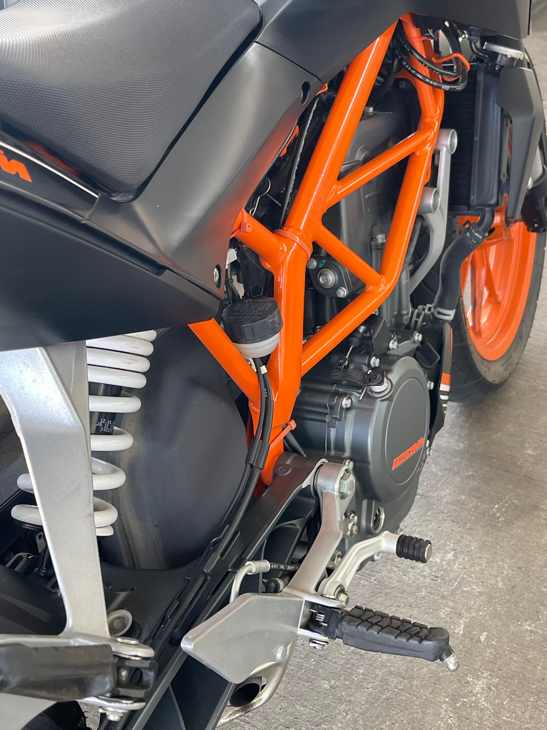 KTM 390 Duke ABS-image-7