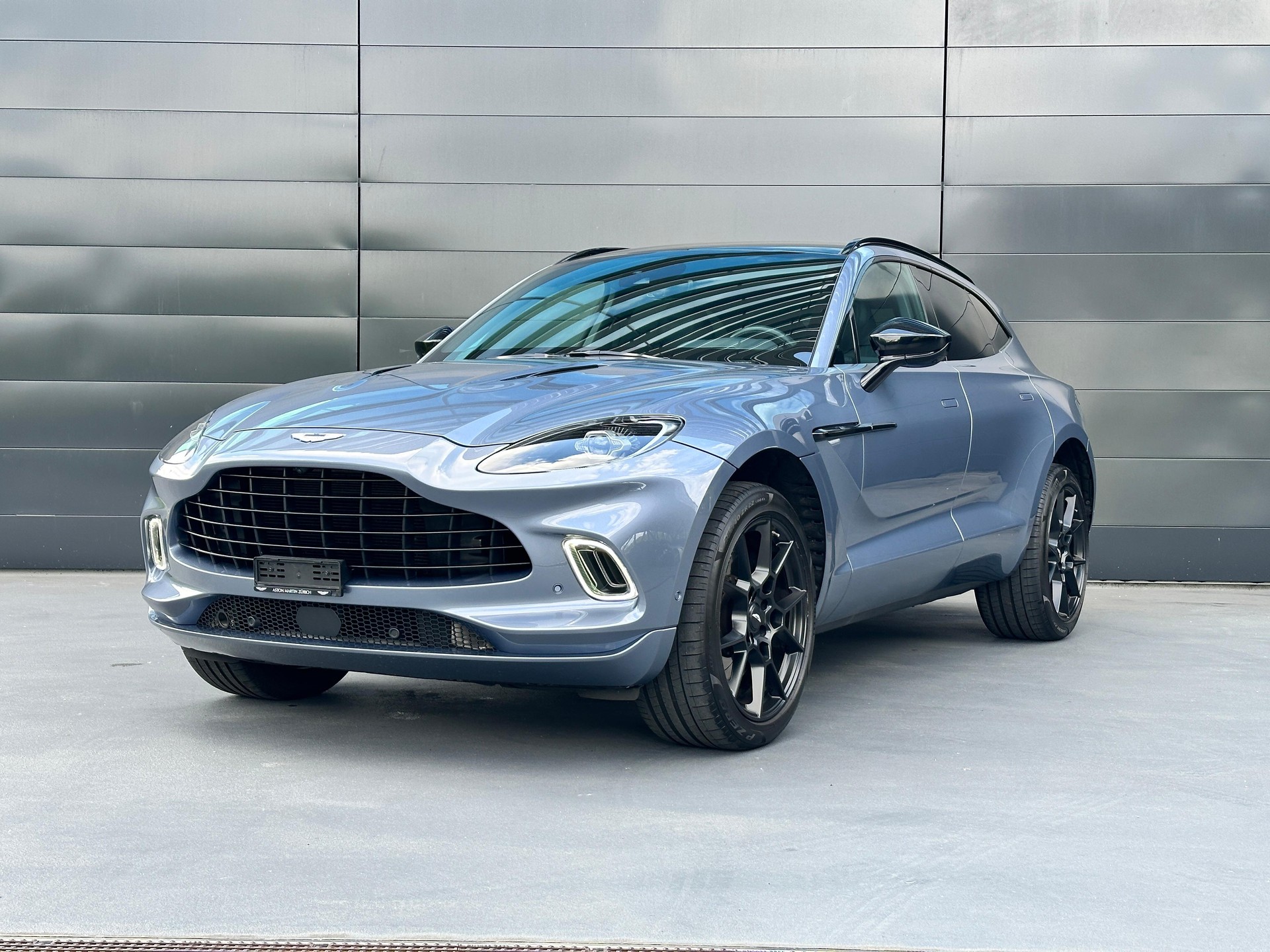 ASTON MARTIN DBX 4.0 V8 Bi-Turbo-showroom-element-1