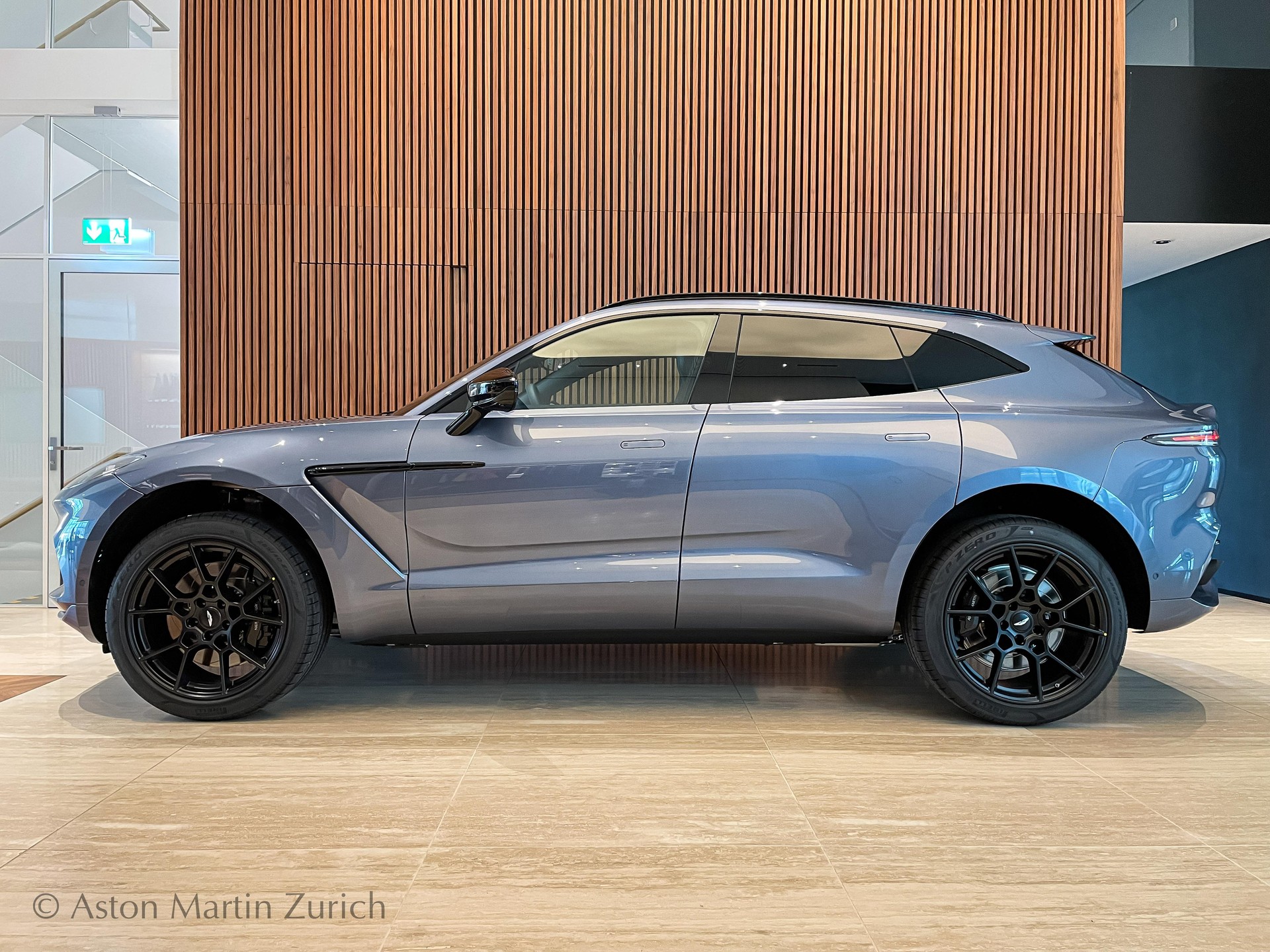 ASTON MARTIN DBX 4.0 V8 Bi-Turbo-showroom-element-2