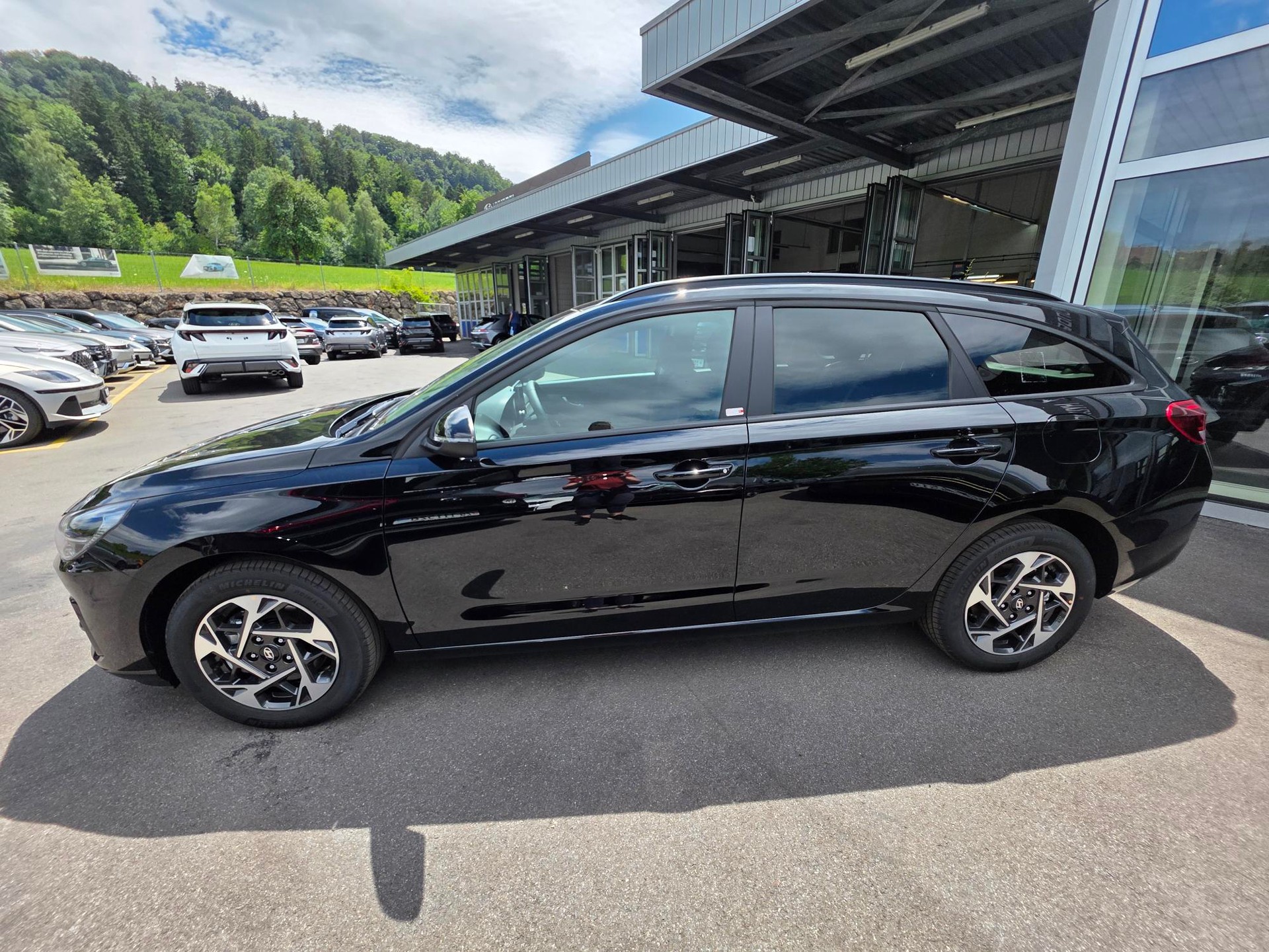 HYUNDAI i30 Wagon 1.5 T-GDi Amplia 48V MH DCT-showroom-element-3