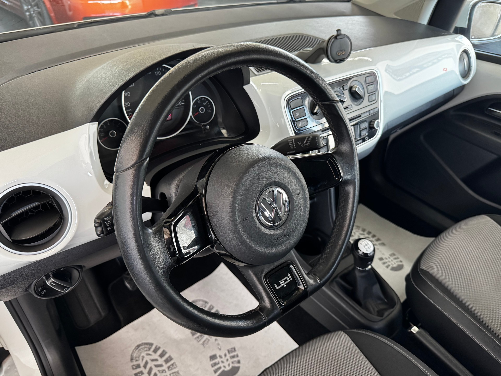 VW Up 1.0 move up-image-11