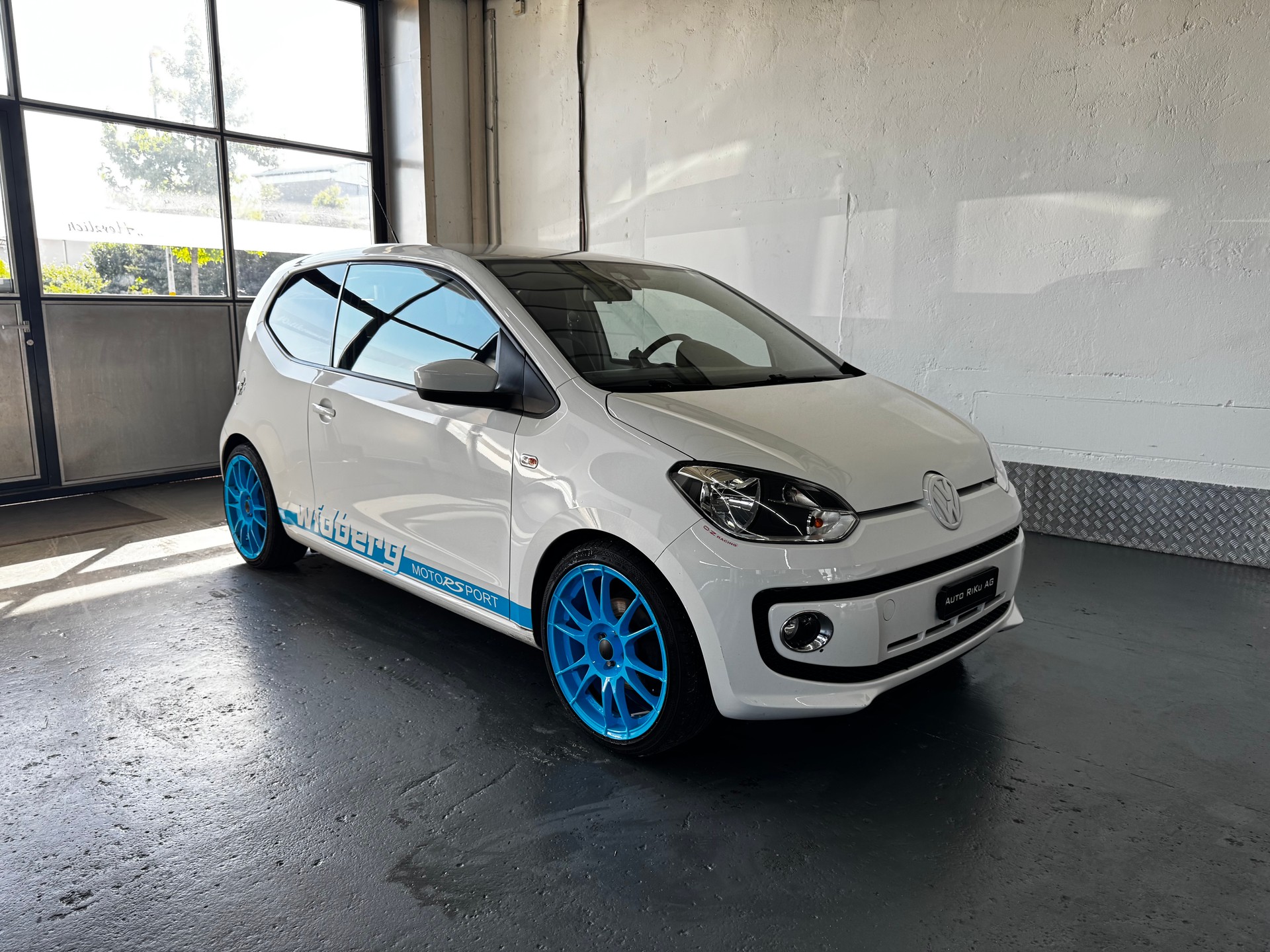 VW Up 1.0 move up-showroom-element-1
