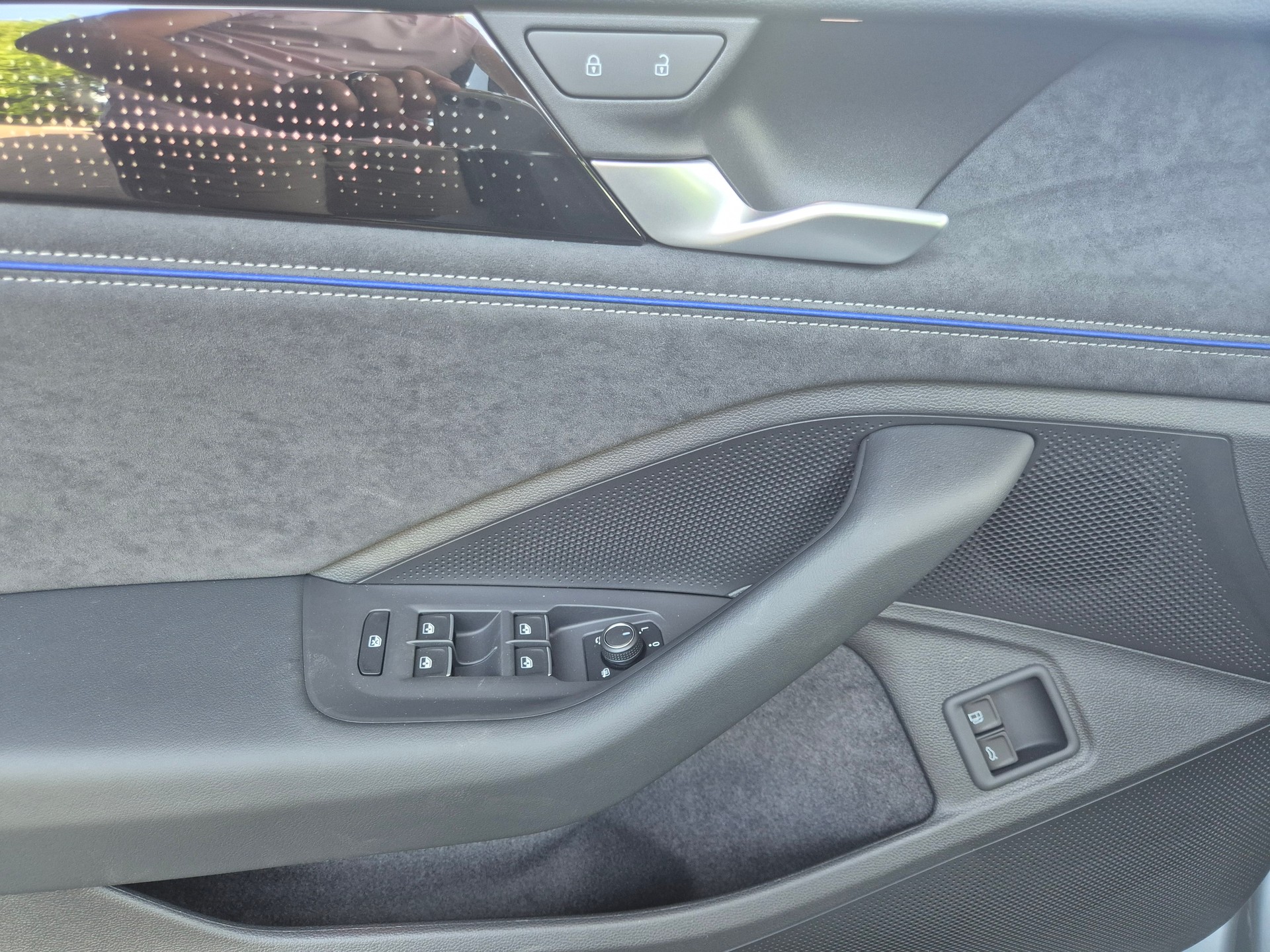 VW Passat Variant 1.5 TSI evo2 Plug-In- Hybrid R-Line DSG-image-16