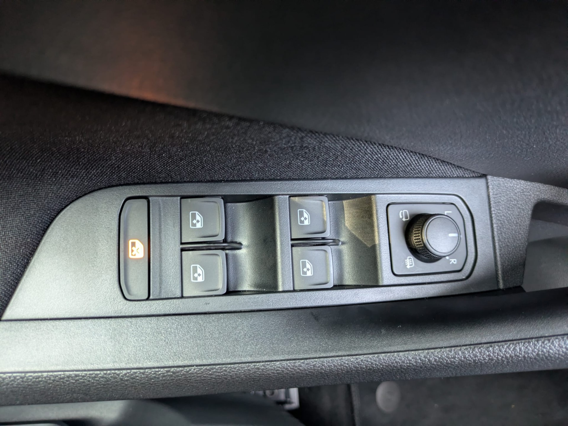 SKODA Kamiq 1.0 TSI Selection DSG-image-23