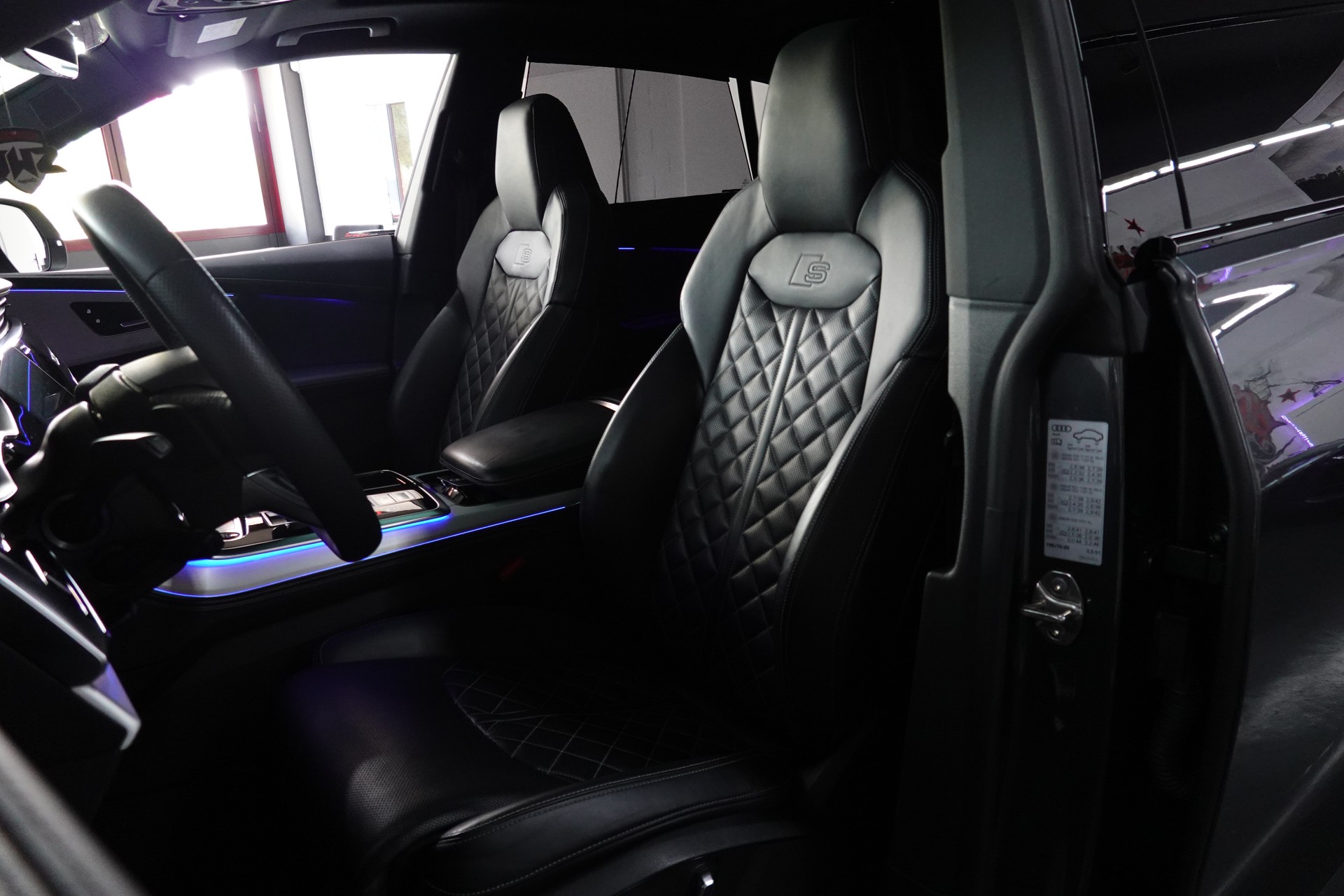 AUDI SQ8 TFSI QUATTRO TIPTRONIC CH-FZ MY23-image-32