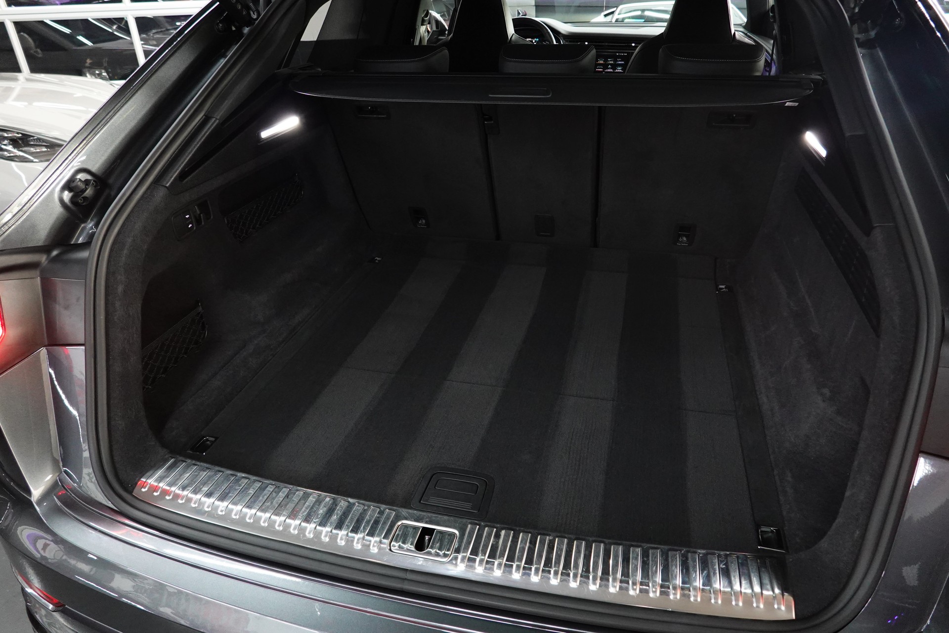 AUDI SQ8 TFSI QUATTRO TIPTRONIC CH-FZ MY23-image-37