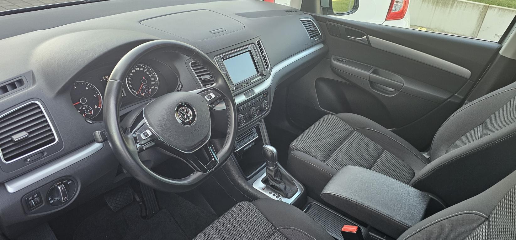 VW Sharan 2.0 TDI BMT Comfortline DSG-image-9