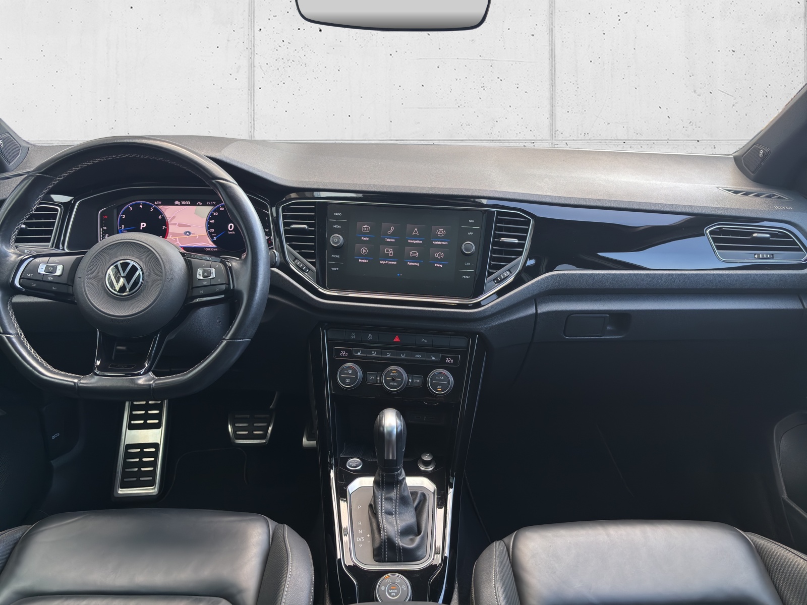 VW T-Roc 2.0 TSI R DSG 4Motion mit Akrapovic Abgasanlage, Leder & Panorama-Ausstell-/Schiebedach-image-10