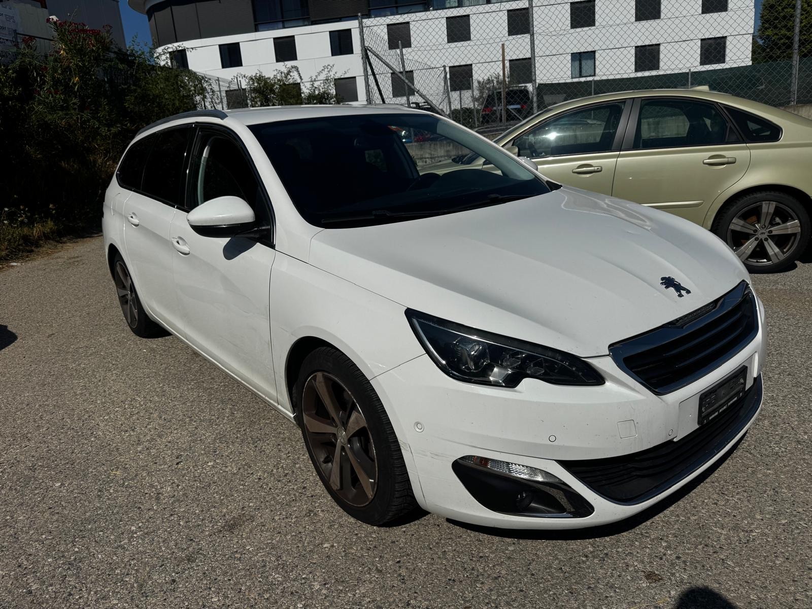 PEUGEOT 308 SW 1.2 THP Active-image-1