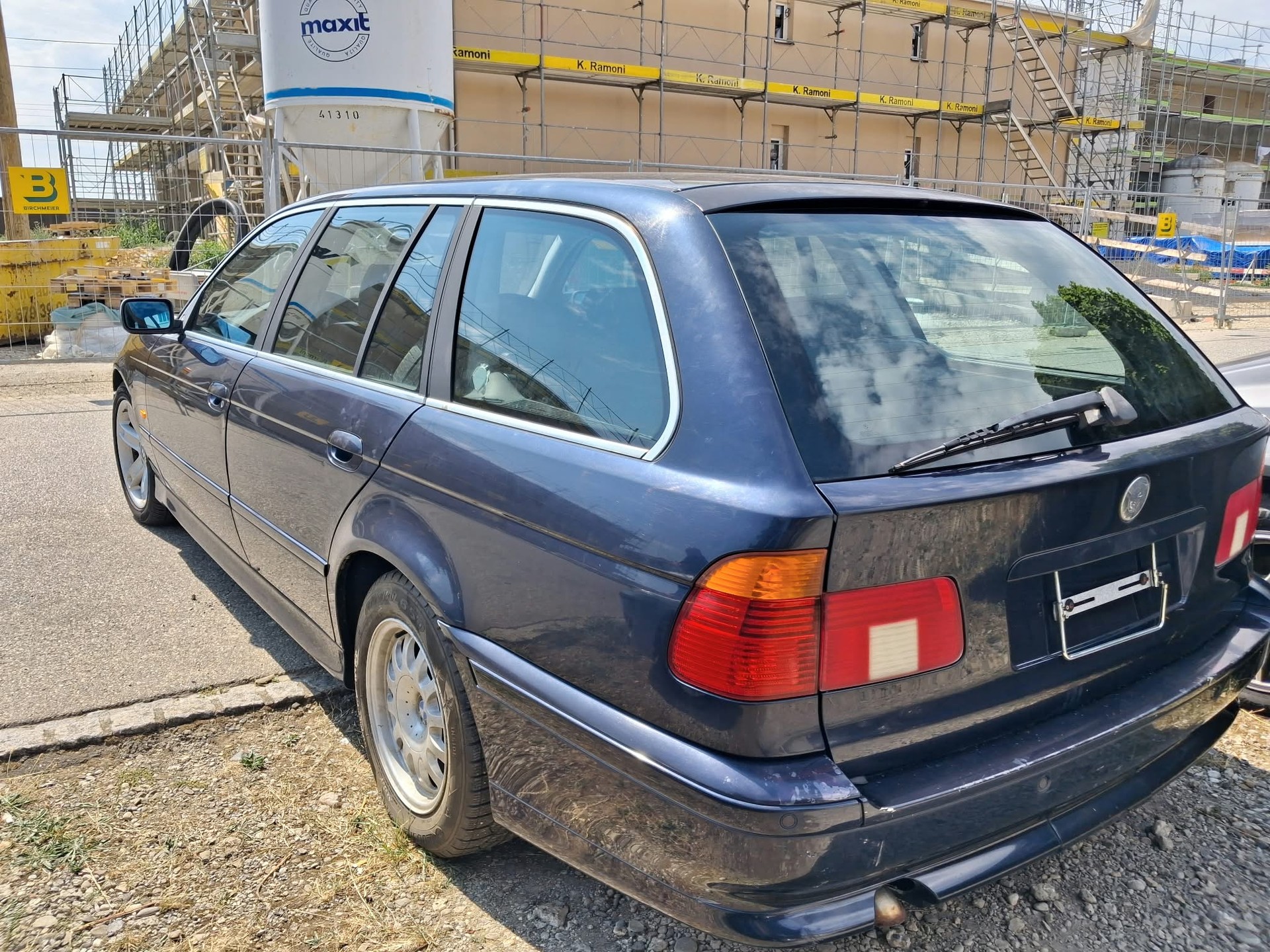 BMW 525i-image-4