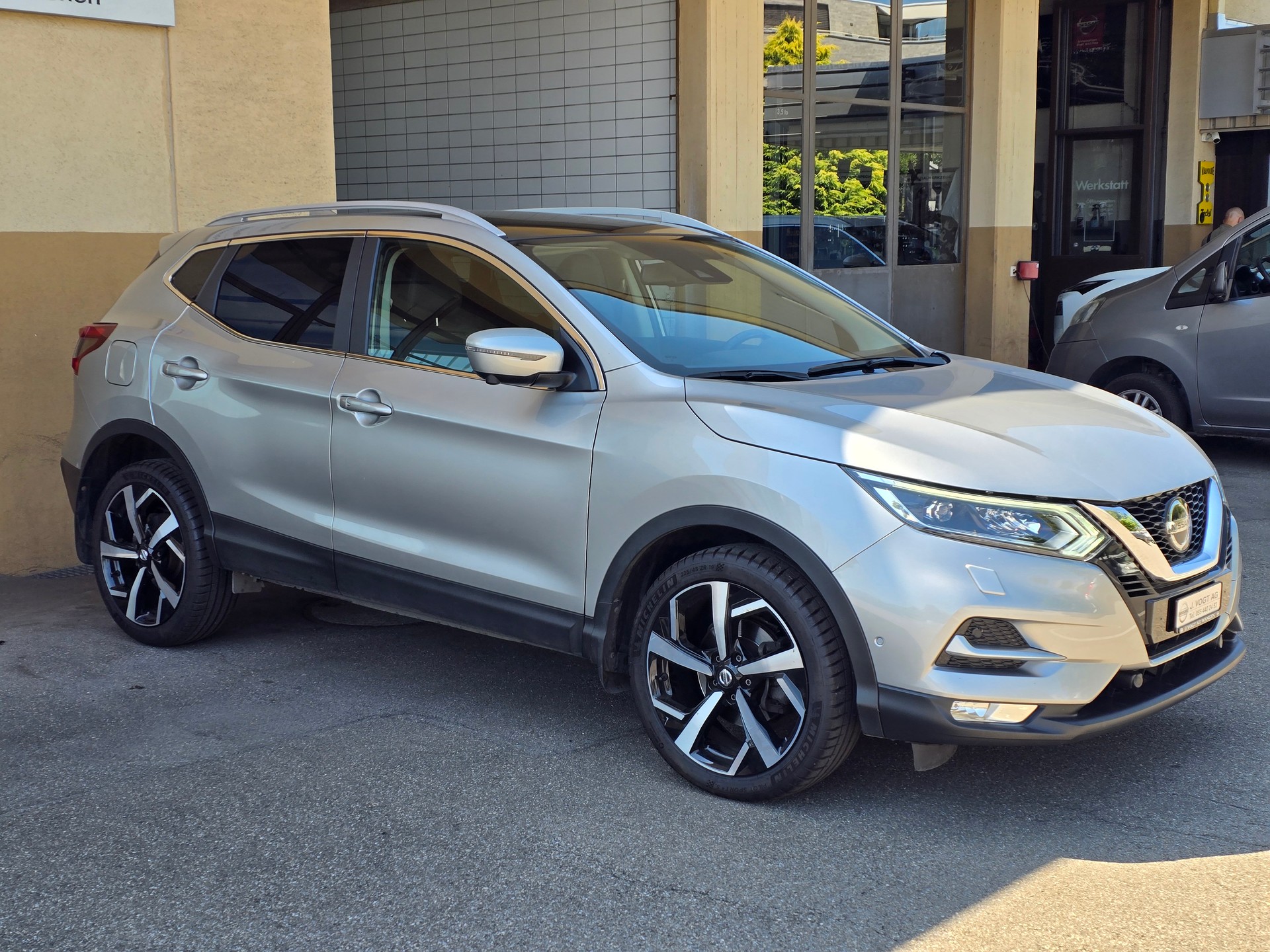 NISSAN Qashqai 1.3 DIG-T tekna DCT-showroom-element-2