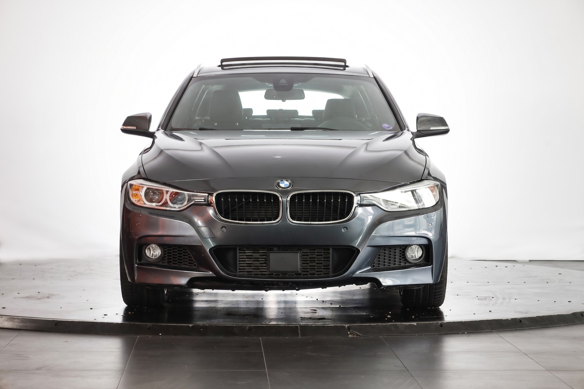 BMW 335i xDrive Touring Sport Line Steptronic-showroom-element-1