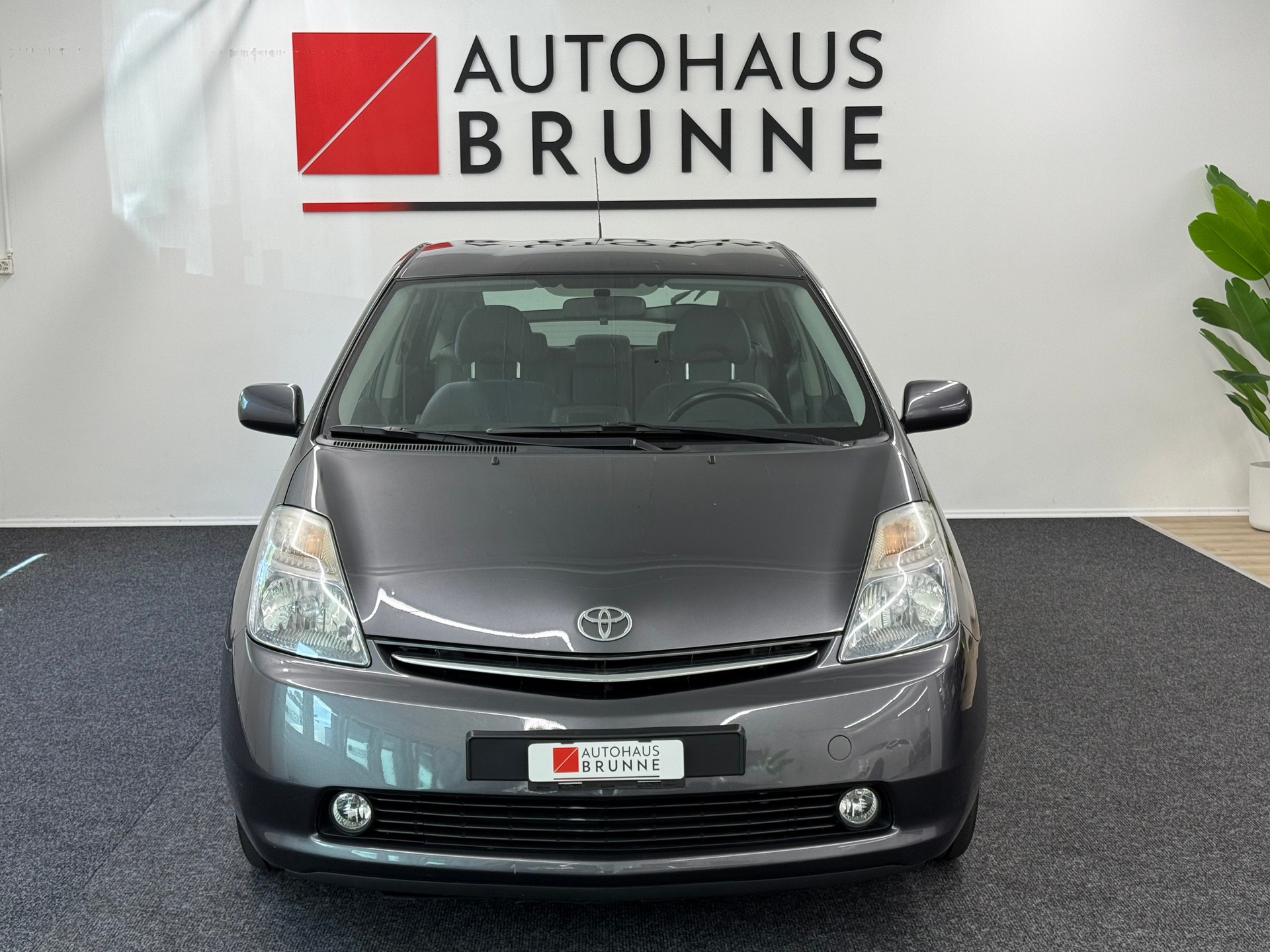 TOYOTA Prius 1.5 16V Hybrid-showroom-element-1
