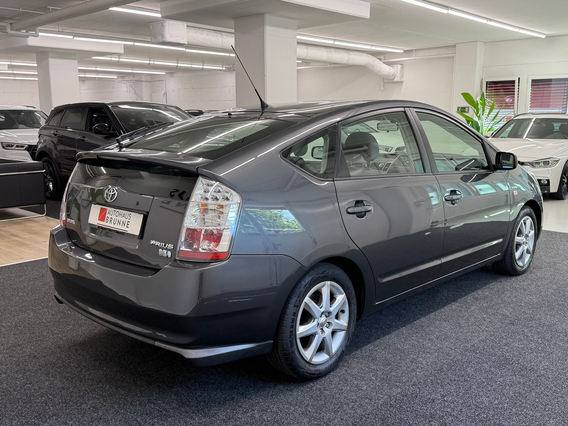 TOYOTA Prius 1.5 16V Hybrid-showroom-element-3