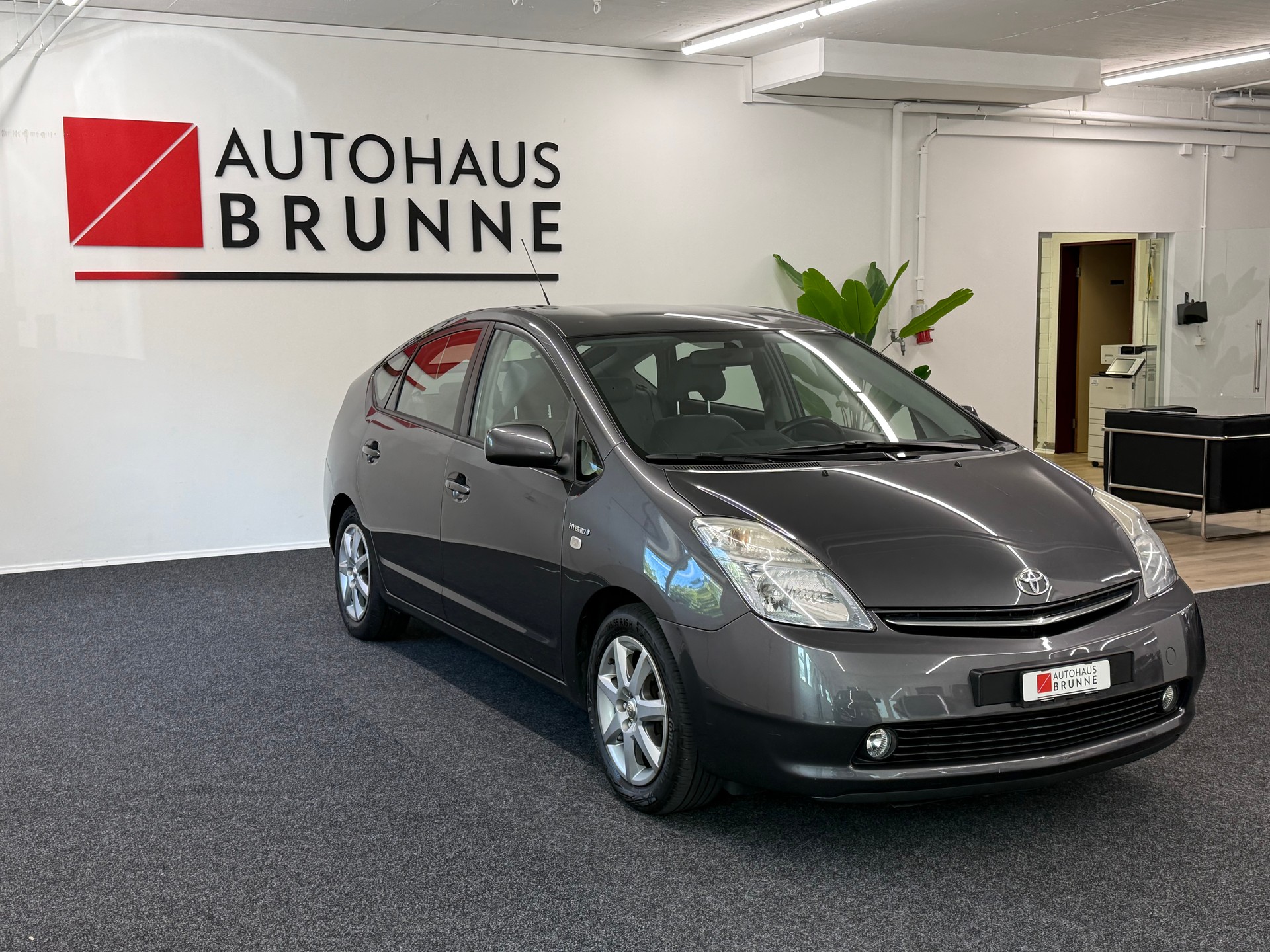 TOYOTA Prius 1.5 16V Hybrid-showroom-element-2