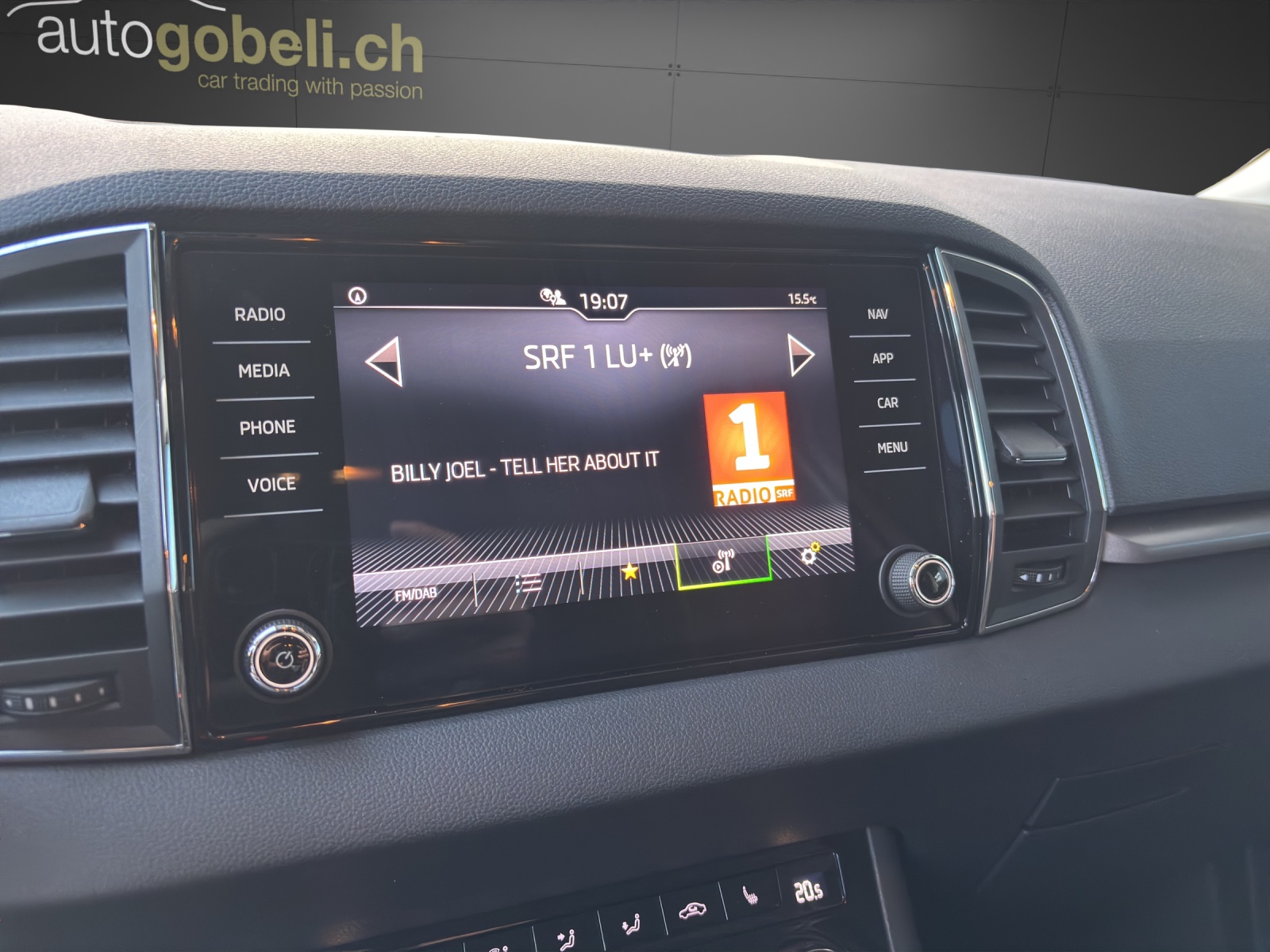 SKODA Karoq 2.0 TDI CR Ambition 4x4 DSG-image-8