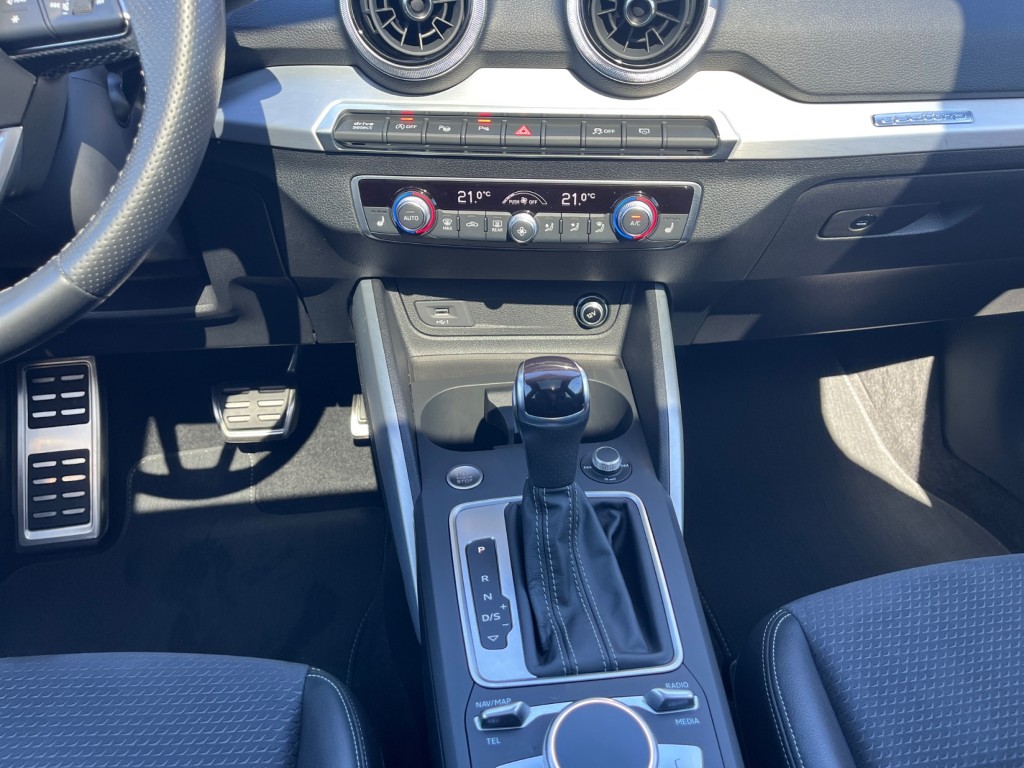AUDI Q2 40 TFSI S line quattro S-tronic-image-13