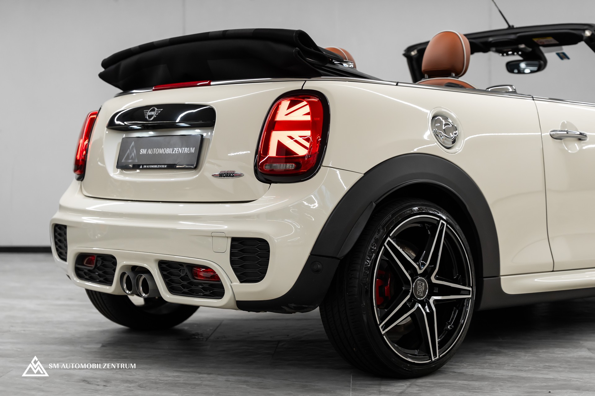 MINI Cabrio F57 2.0i John Cooper Works SAG / CH / Chili / Head-Up / Rückfahrkamera / Harman&Kardon-image-10