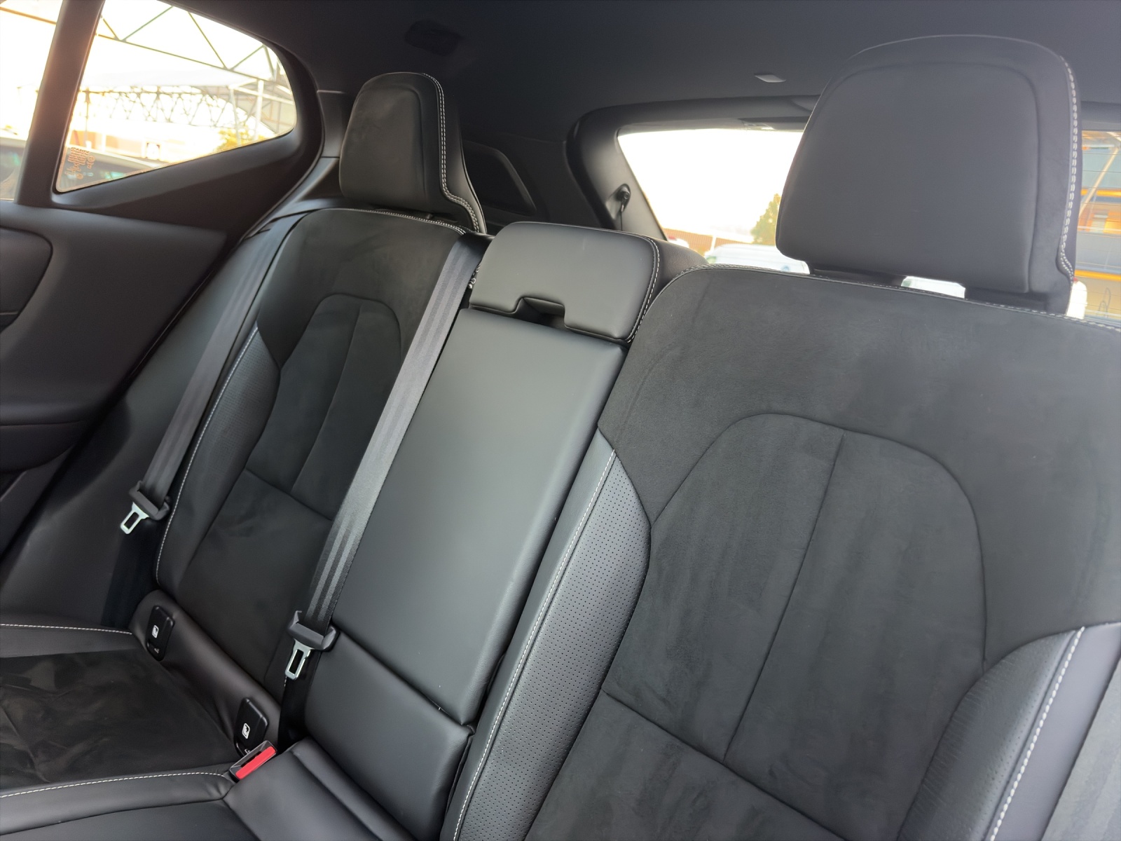 VOLVO XC40 1.5 T5 PiH R-Design-image-11