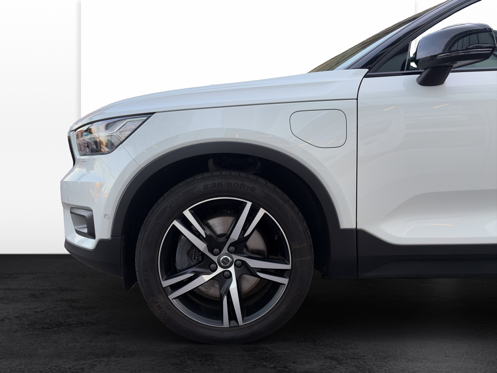 VOLVO XC40 1.5 T5 PiH R-Design-image-19