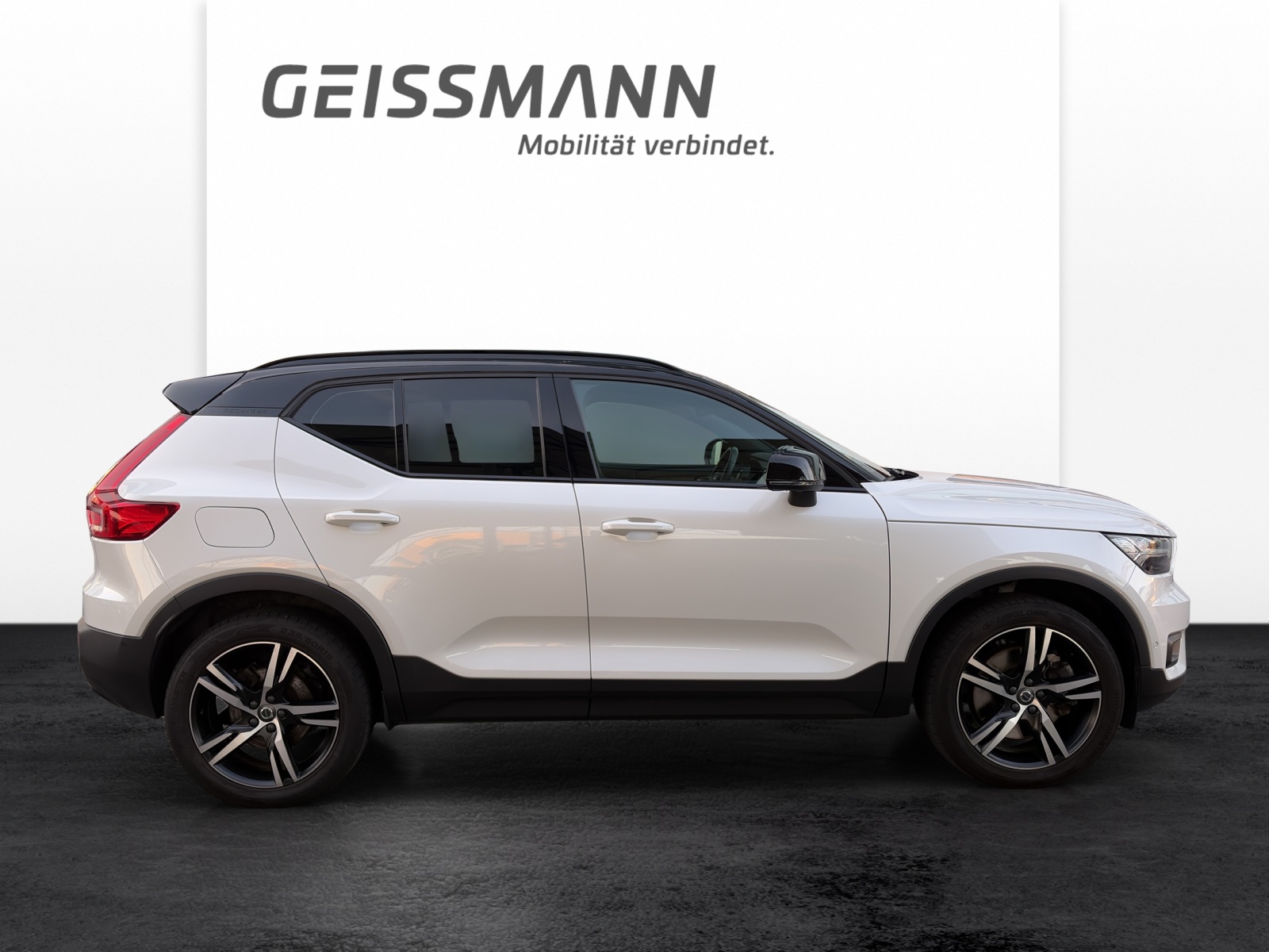 VOLVO XC40 1.5 T5 PiH R-Design-showroom-element-3