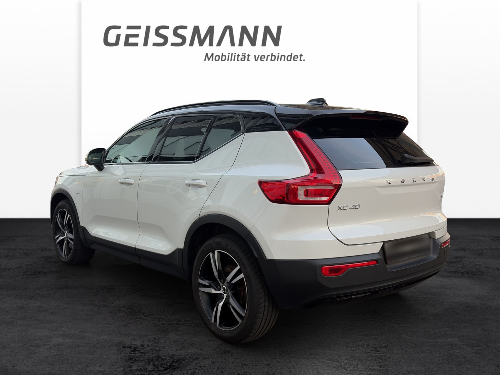 VOLVO XC40 1.5 T5 PiH R-Design-image-5