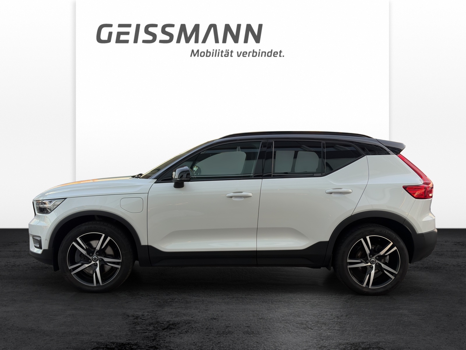 VOLVO XC40 1.5 T5 PiH R-Design-showroom-element-2