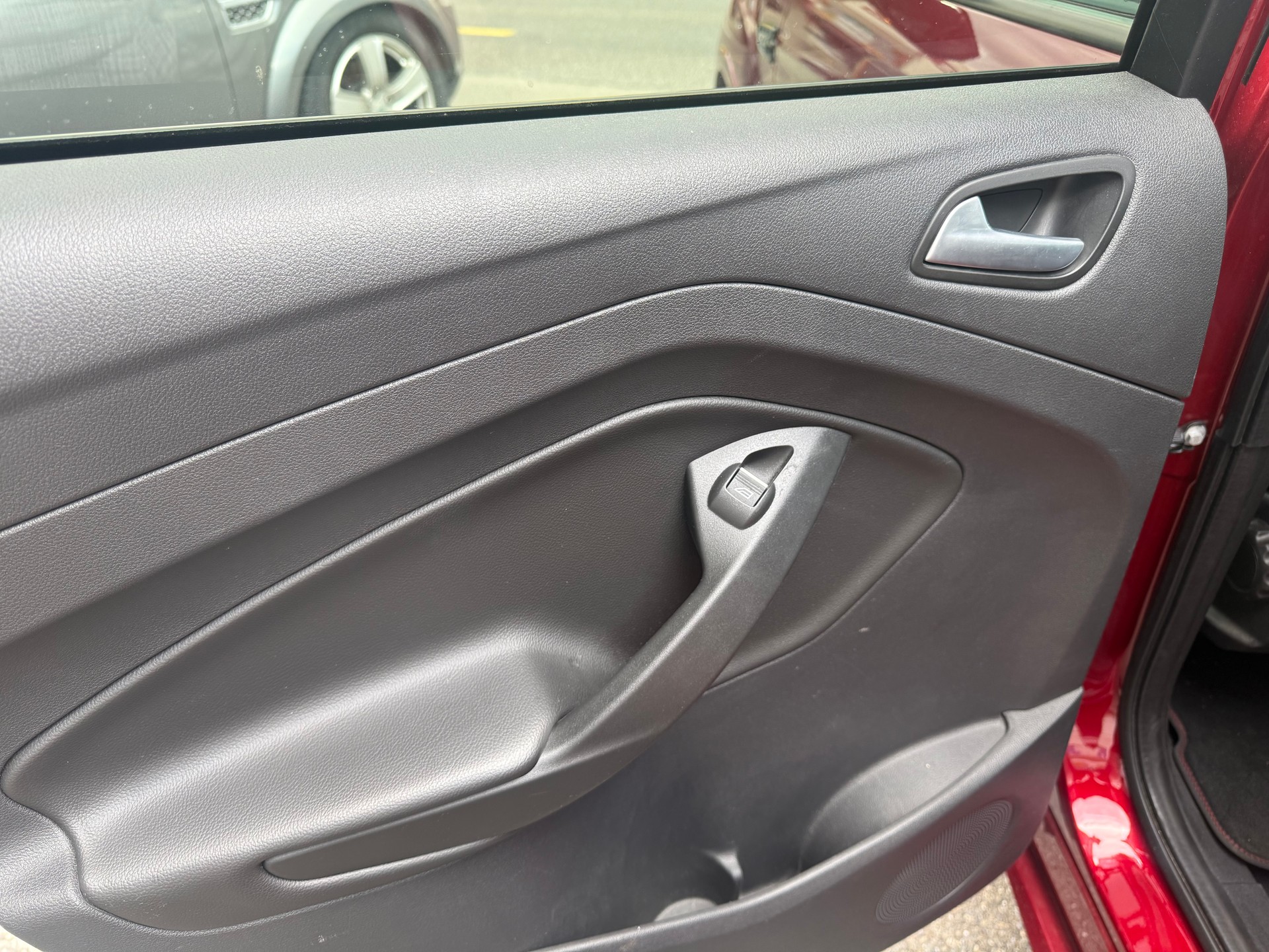 FORD Kuga 2.0 TDCi ST Line High 4WD PowerShift-image-6