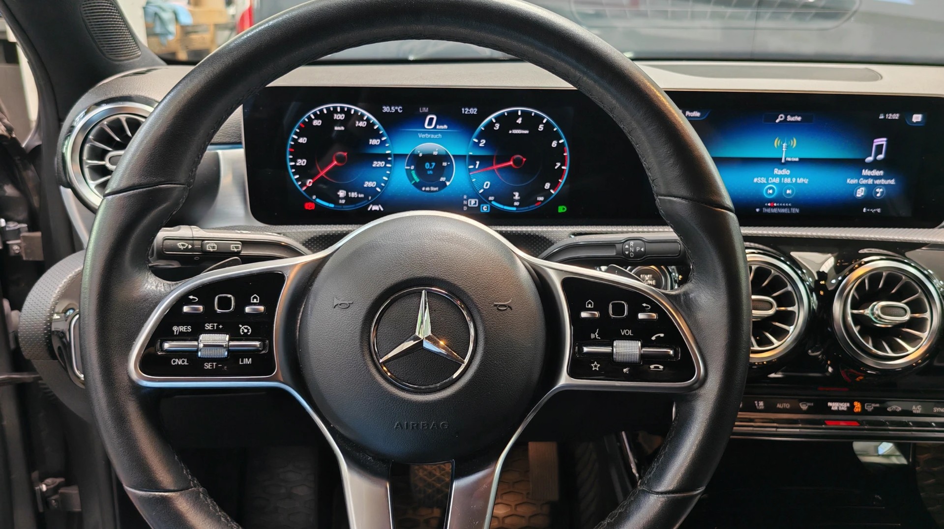 MERCEDES-BENZ A 200 Progressive-image-7
