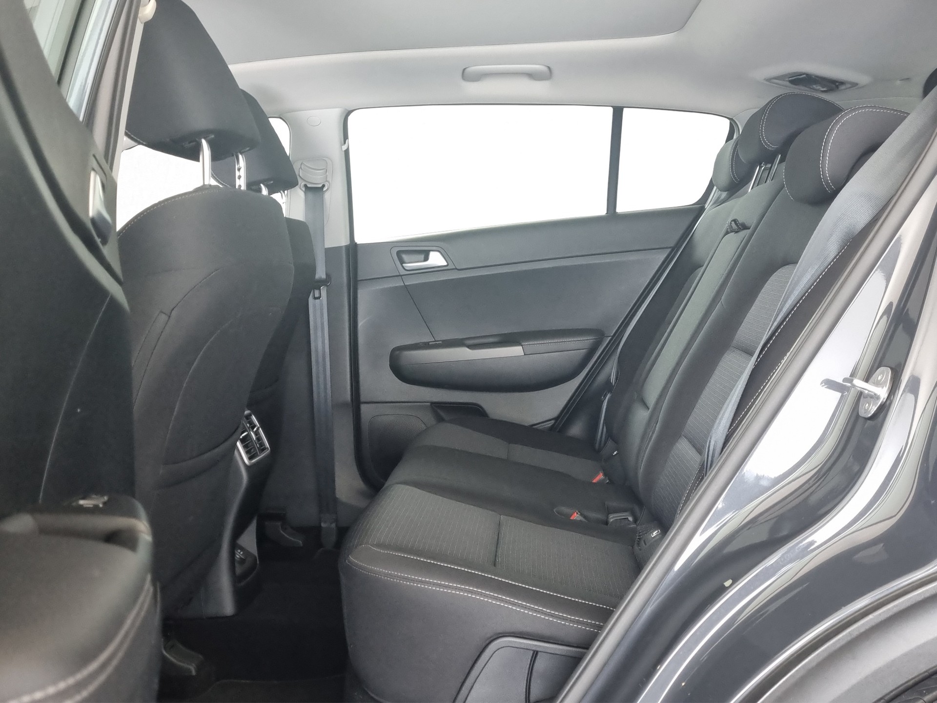 KIA Sportage 1.6 CRDi MHEV 4x4 Trend-image-6